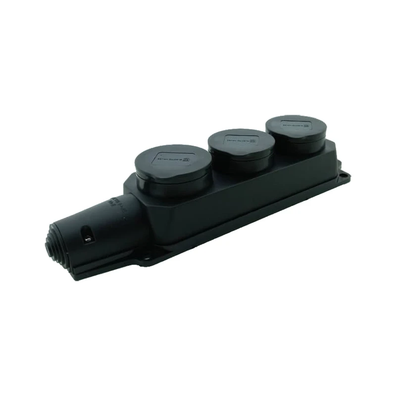 Колодка с заземлением с крышкой 3 гнезда, каучук, черный