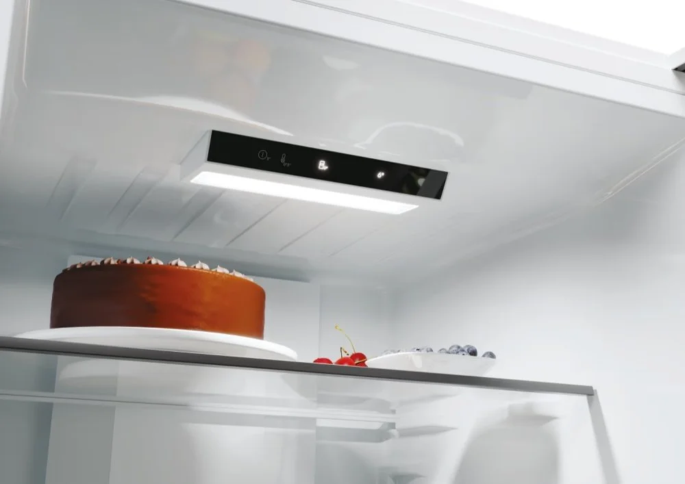 Холодильник Candy з нижн. мороз., 205x66.7х60, холод.відд.-289л, мороз.відд.-120л, 2дв., А+, NF, зон - 32