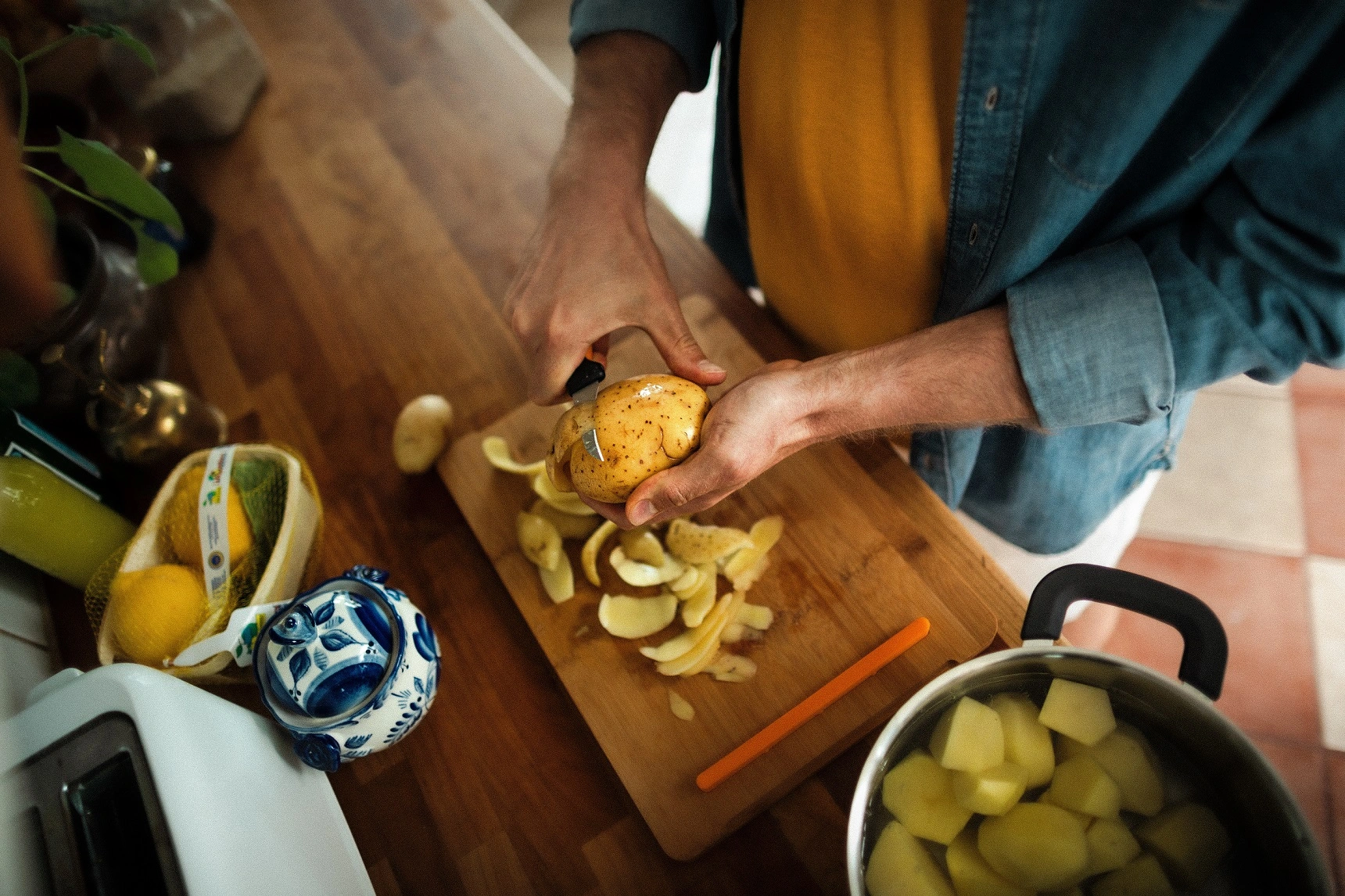 Кухонний ніж для овочів вигнутий Fiskars Functional Form, 6.8см, нержавіюча сталь, пластик, чорний - 3