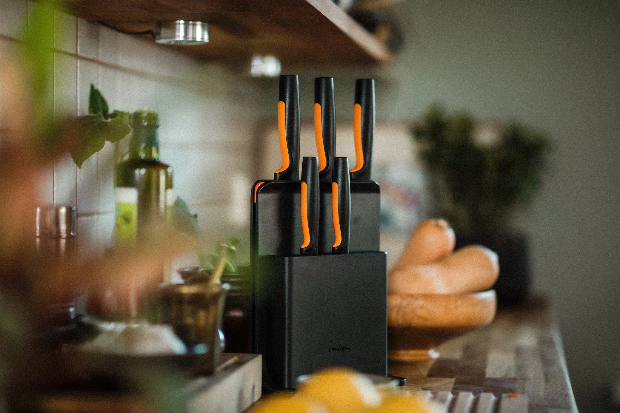Набір ножів Fiskars Functional Form, пластикова підставка, 5шт, нержавіюча сталь, пластик, чорний - 2
