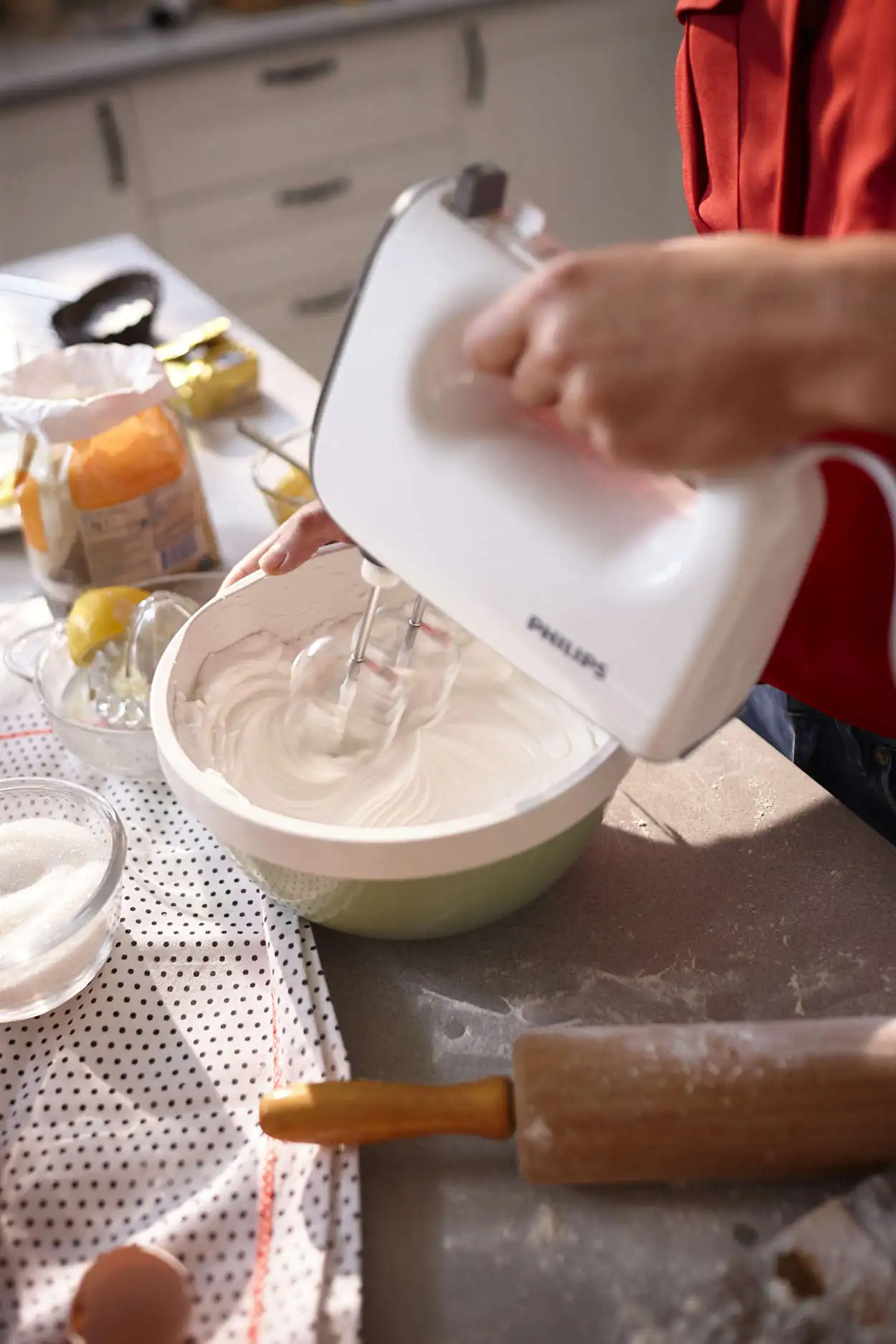 Міксер Philips ручний Viva Collection 450Вт, насадки-4, біло-сірий - 2