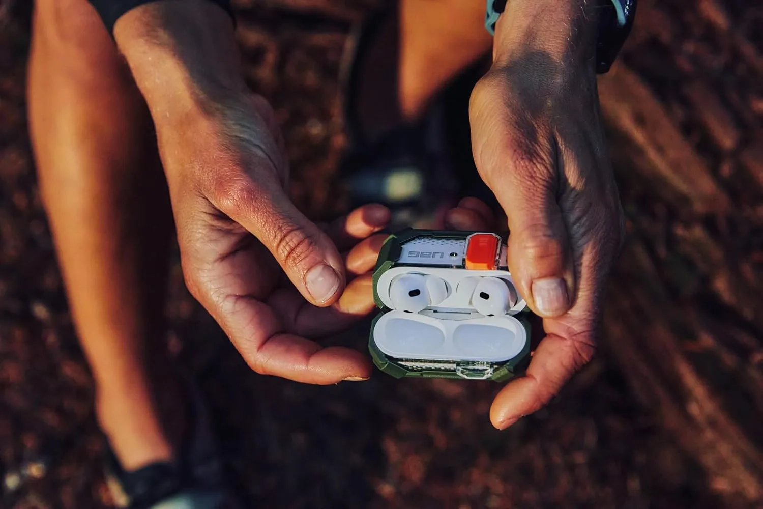 Чохол UAG для AirPods (Gen 4, 2024), Plasma, Olive Drab - 2