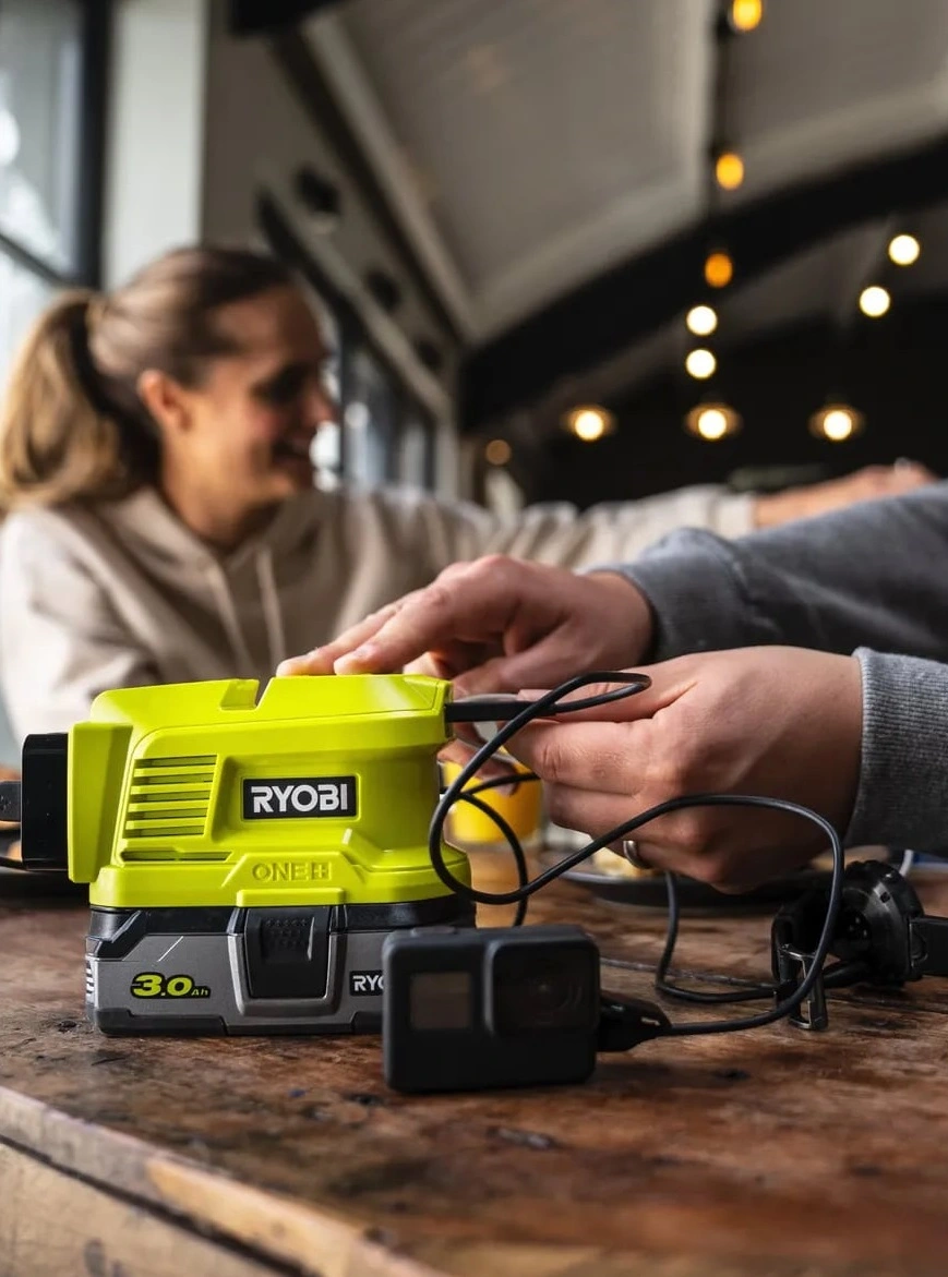 Інвертор напруги акумуляторний Ryobi ONE+ RY18BI150A-0 18В 150/300Вт розетка 1х220В рознім 2хUSB 0.3 - 2