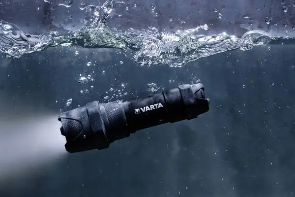 Ліхтар VARTA Ручний  Indestructible F10 Pro, 6 Ватт, IP67, IK08, до 300 люмен, до 183 метрів, 3хААА - 2