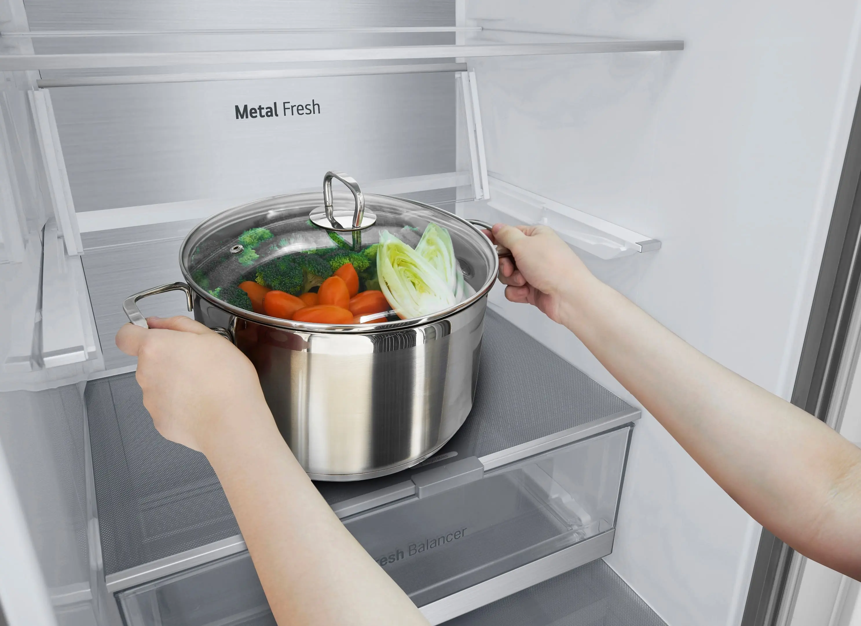 Холодильник LG з нижн. мороз., 203x60х68, холод.відд.-277л, мороз.відд.-107л, 2дв., А++, NF, інв., д - 32