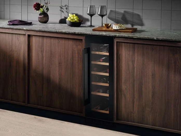 Холодильник Electrolux вбудований для вина, 82x30х57, полок - 6, зон - 1, бут-20, ST, чорний - 2
