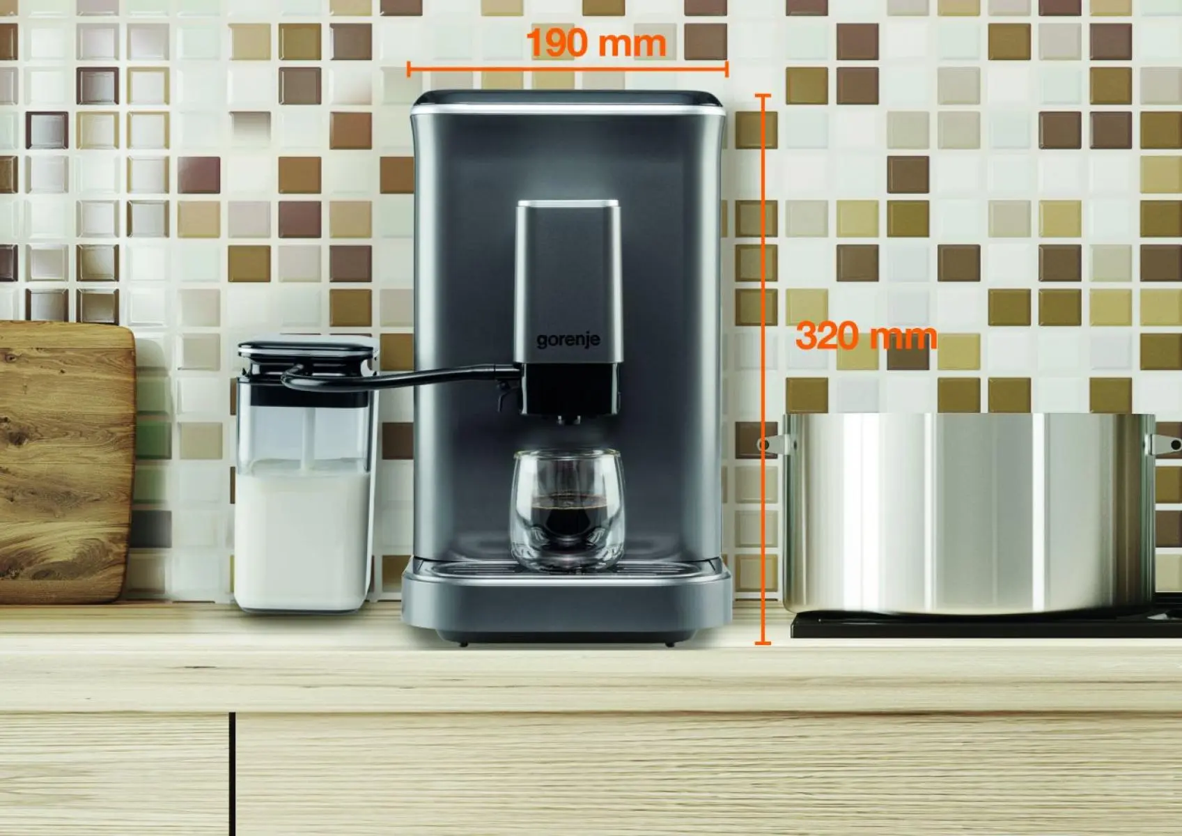 Кавомашина Gorenje, 1,5л, зерно, автомат.капучинатор, дисплей, авторецептів - 7, сенcор.керування, а - 15