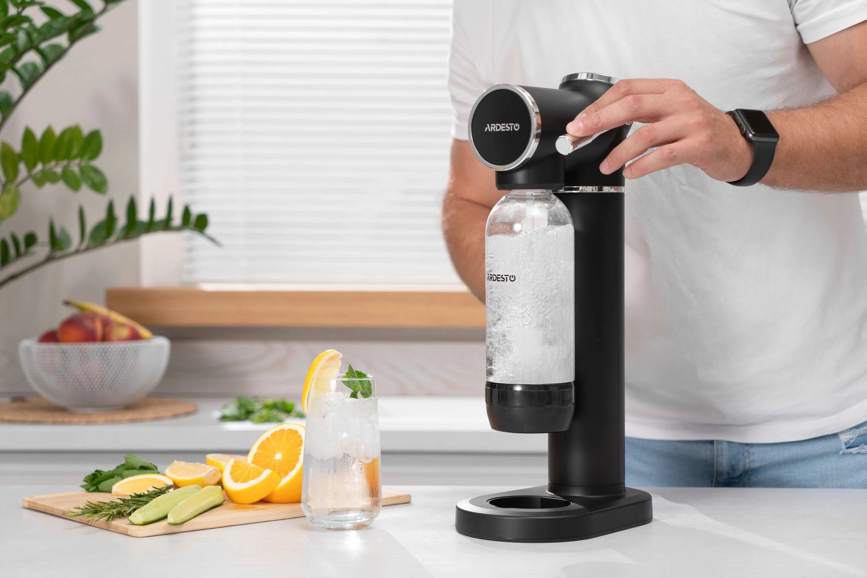 Сифон для газування води Ardesto, підключення балону- різьба, пляшка 1л, важіль,  чорний - 2