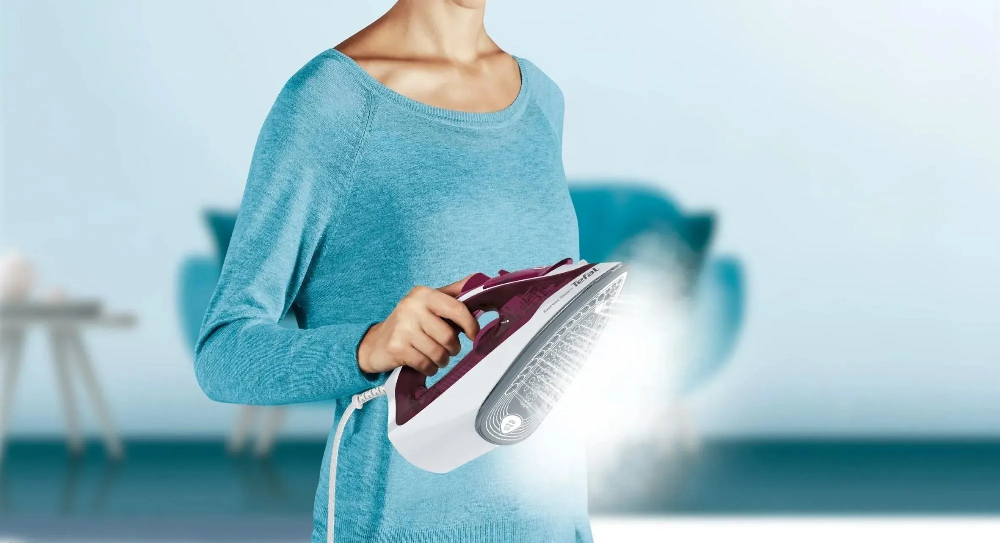 Праска Tefal Express Steam, 2400Вт, 270мл, паровий удар -160гр, постійна пара - 30гр, керамічна підо - 5