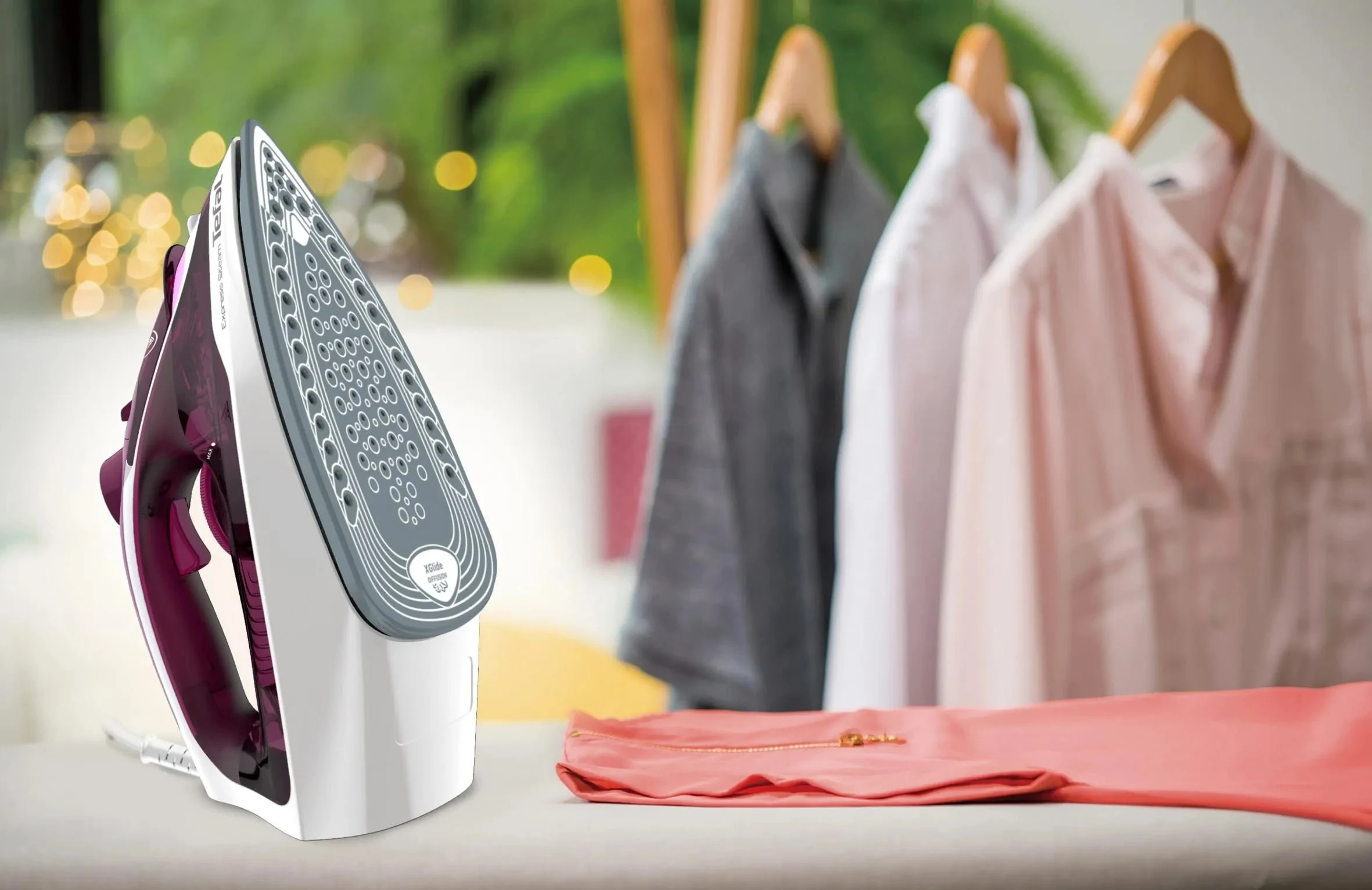 Праска Tefal Express Steam, 2400Вт, 270мл, паровий удар -160гр, постійна пара - 30гр, керамічна підо - 6