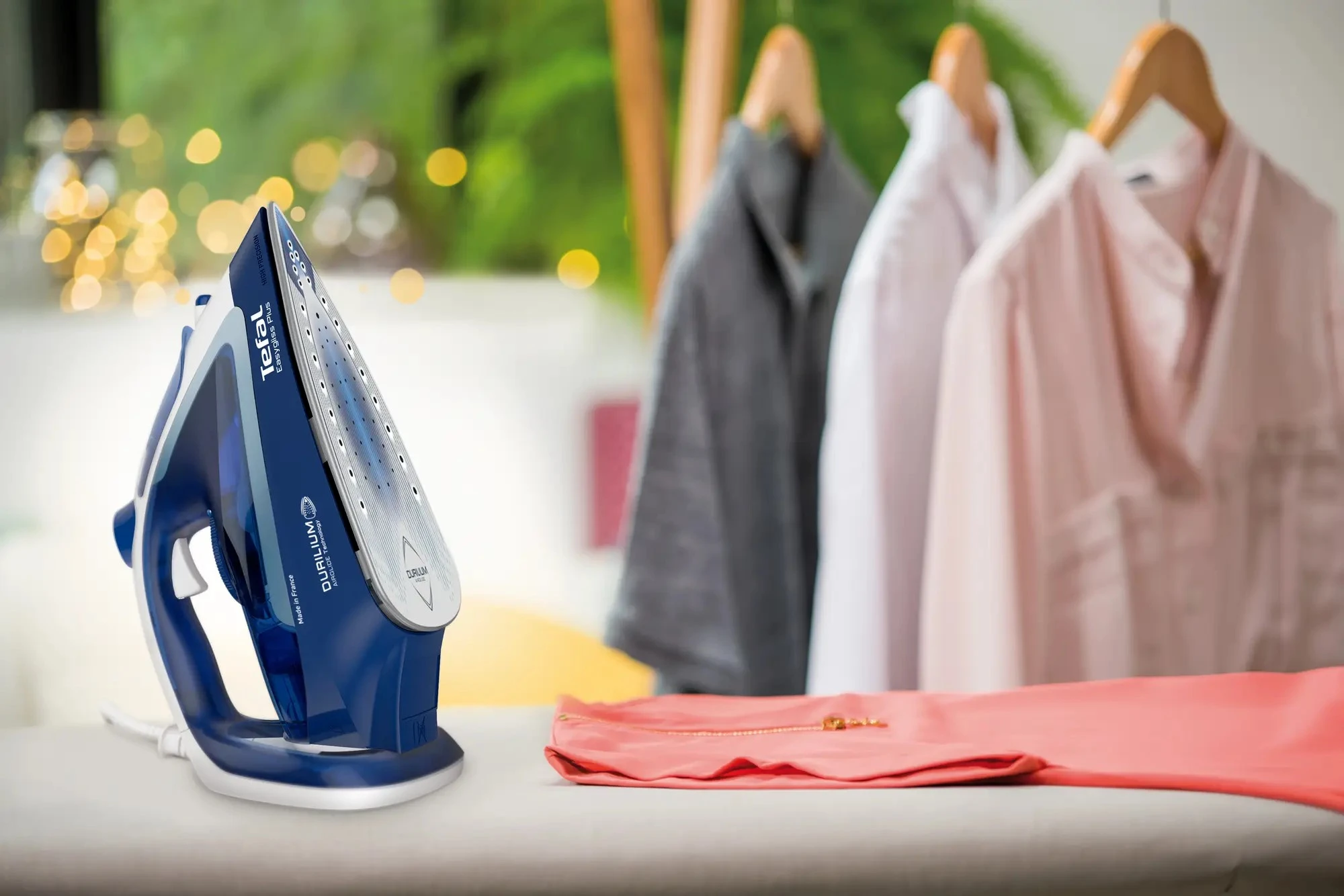 Праска Tefal Easygliss 2, 2700Вт, 270мл, паровий удар -240гр, постійна пара - 50гр, керамічна підошв - 4