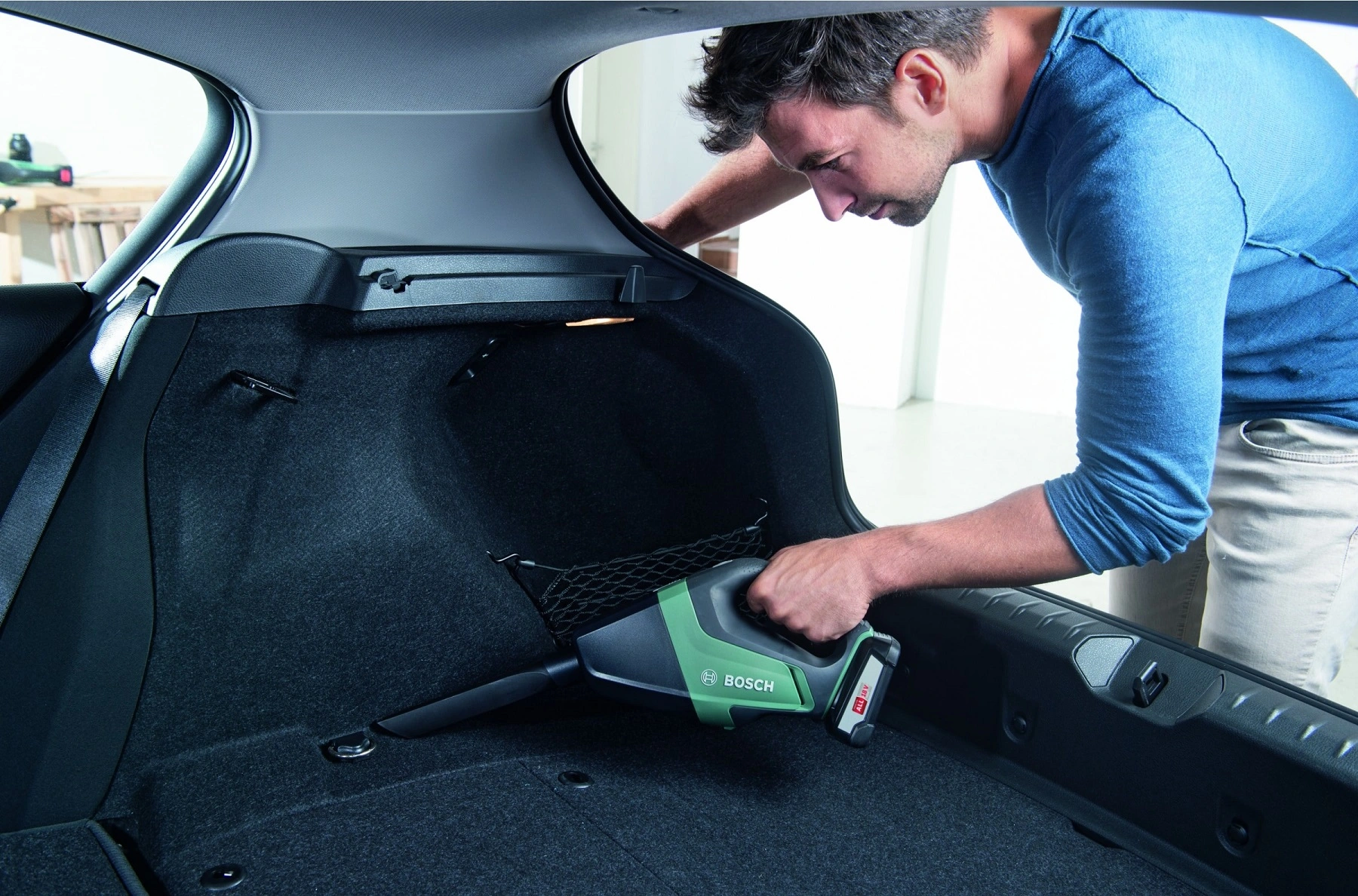 Пилосос професійний акумуляторний Bosch UniversalVac 18, 18В, акб 1х2,5Ач, 9кПа, контейнер 0,5л, 1,3 - 5
