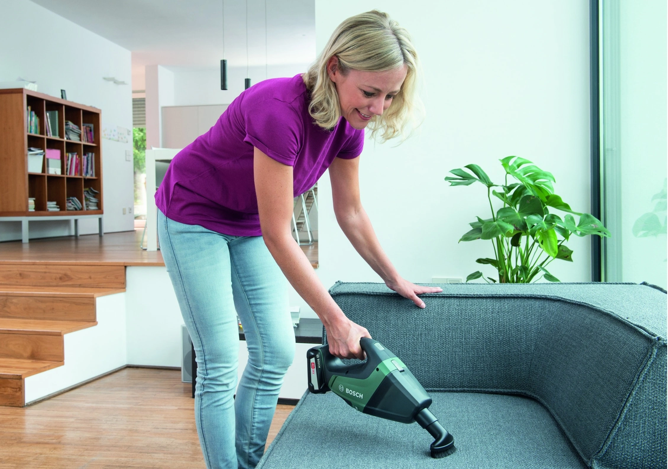 Пилосос професійний акумуляторний Bosch UniversalVac 18, 18В, акб 1х2,5Ач, 9кПа, контейнер 0,5л, 1,3 - 2