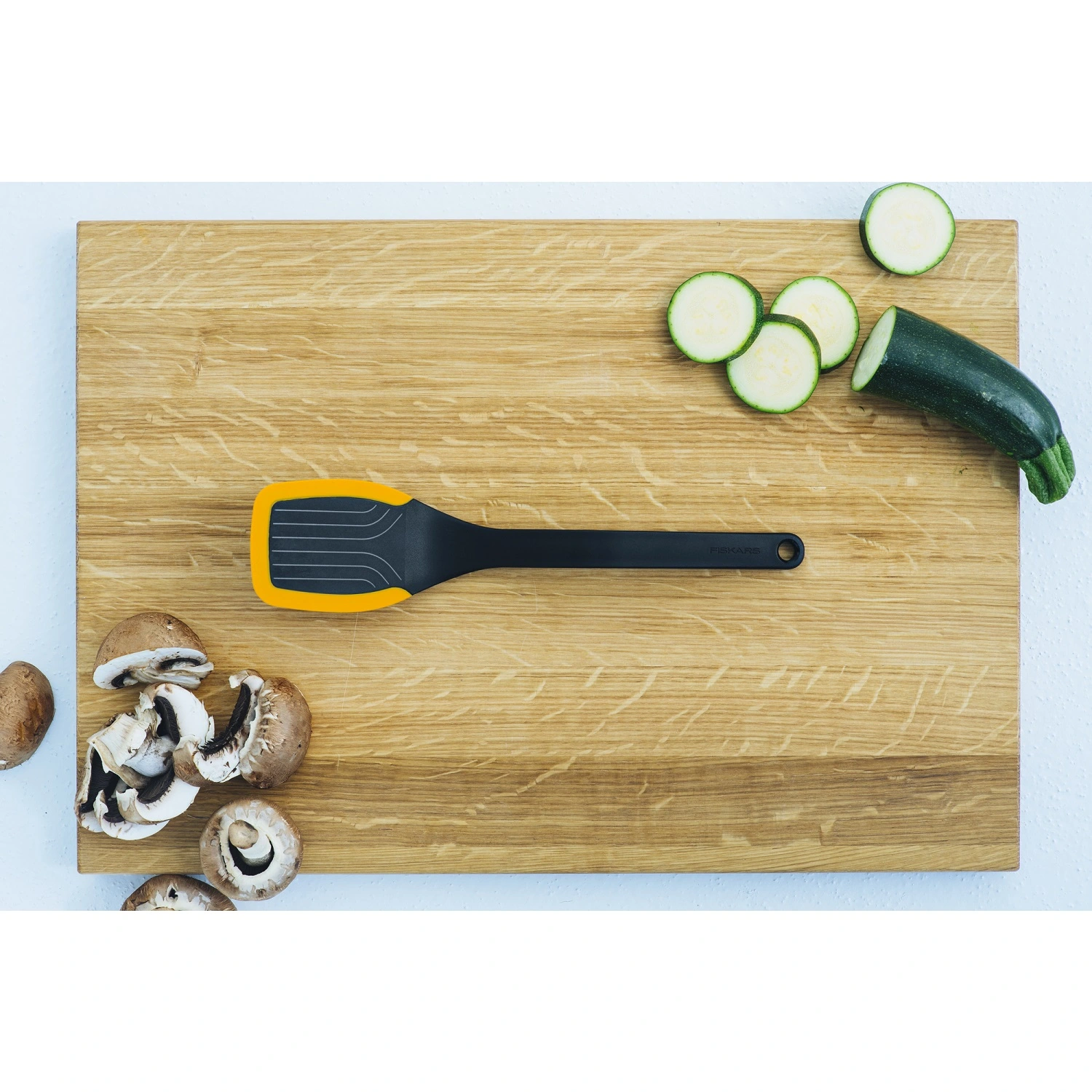 Лопатка кухонна Fiskars Functional Form, 37.3см, пластик, силікон, чорний - 3