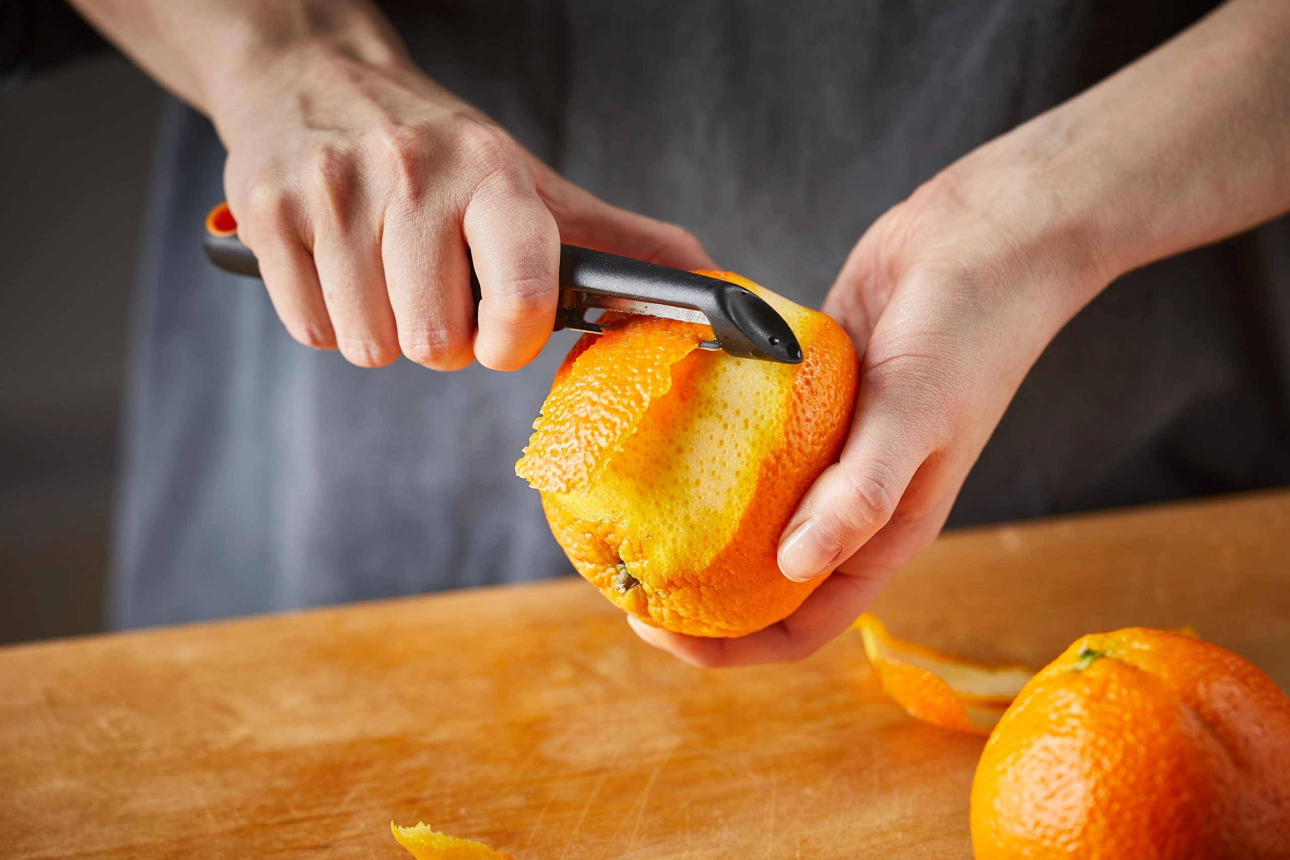 Овочечистка вертикальна Fiskars Functional Form, з рухомим лезом, 26.7см, нержавіюча сталь, пластик, - 6