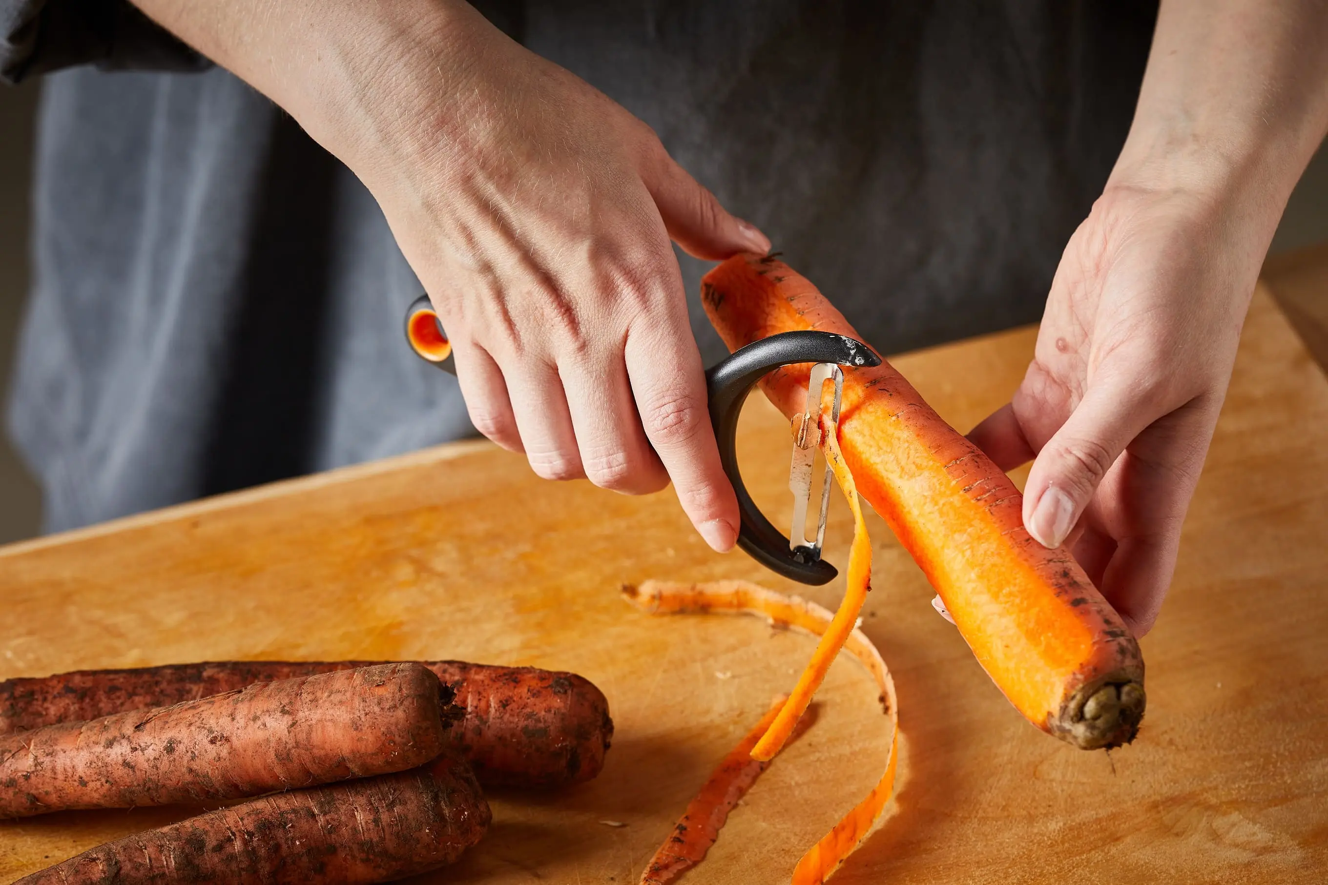 Овочечистка горизонтальна Fiskars Functional Form, з рухомим лезом, 23см, нержавіюча сталь, пластик, - 12