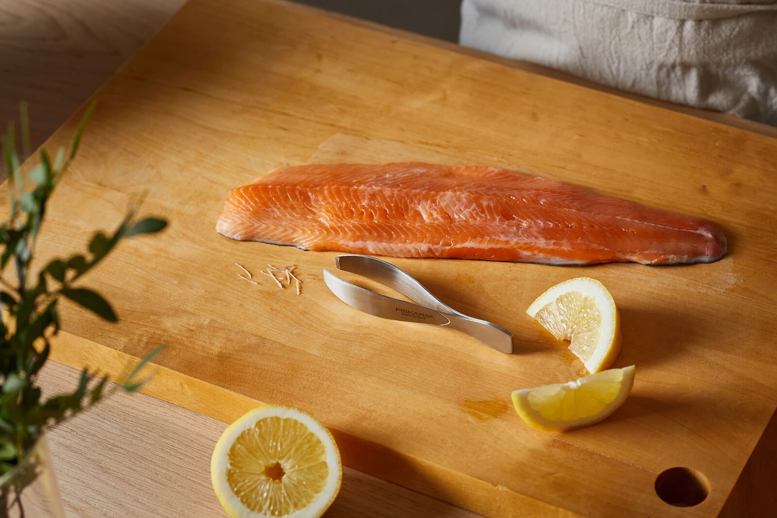 Пінцет для риби Fiskars Functional Form, 22см, нержавіюча сталь, чорний - 2