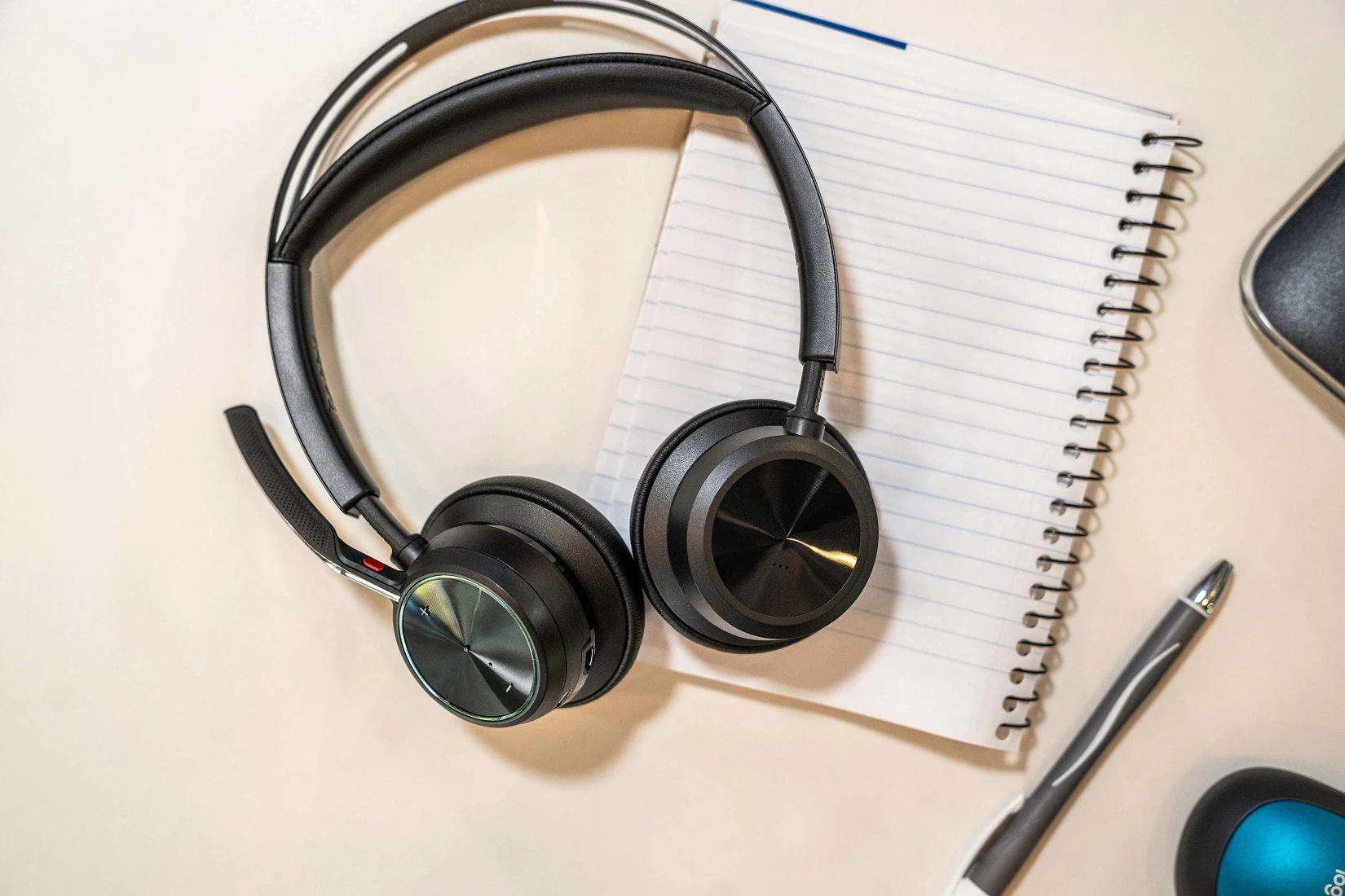 Гарнітура комп'ютерна стерео On-ear Poly Voyager Focus 2, USB-A, Bluetooth, всеспрямований, ANC, Aco - 9