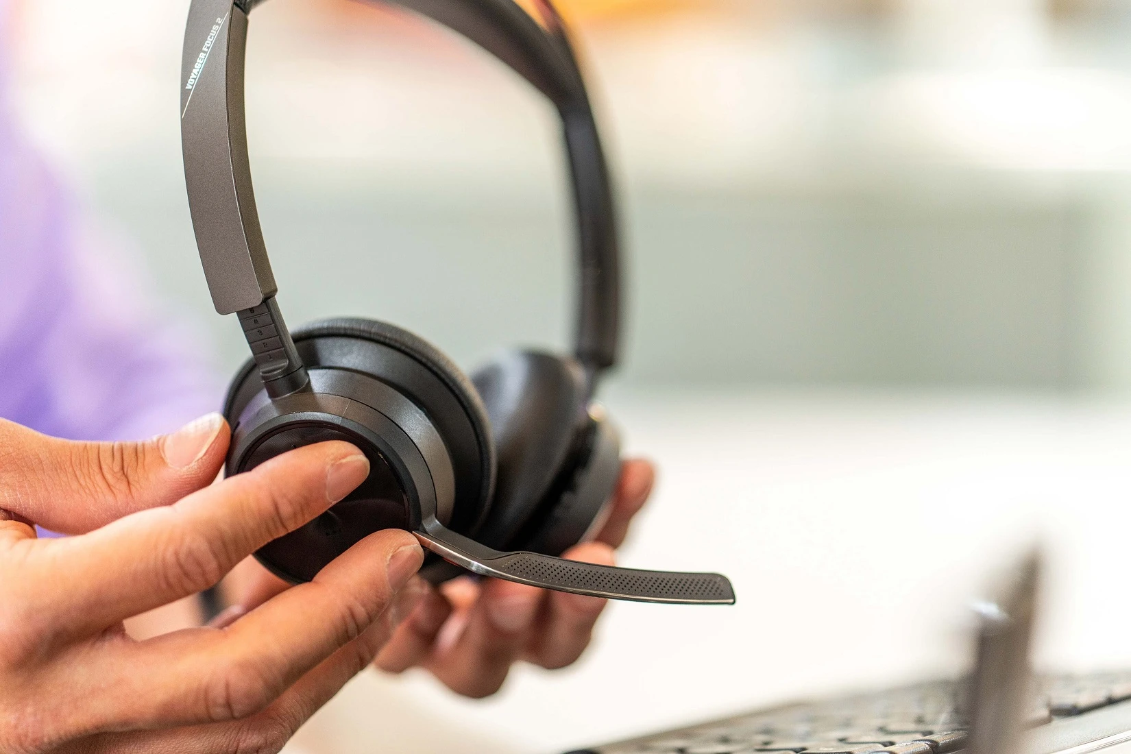 Гарнітура комп'ютерна стерео On-ear Poly Voyager Focus 2, USB-A, Bluetooth, всеспрямований, ANC, Aco - 10