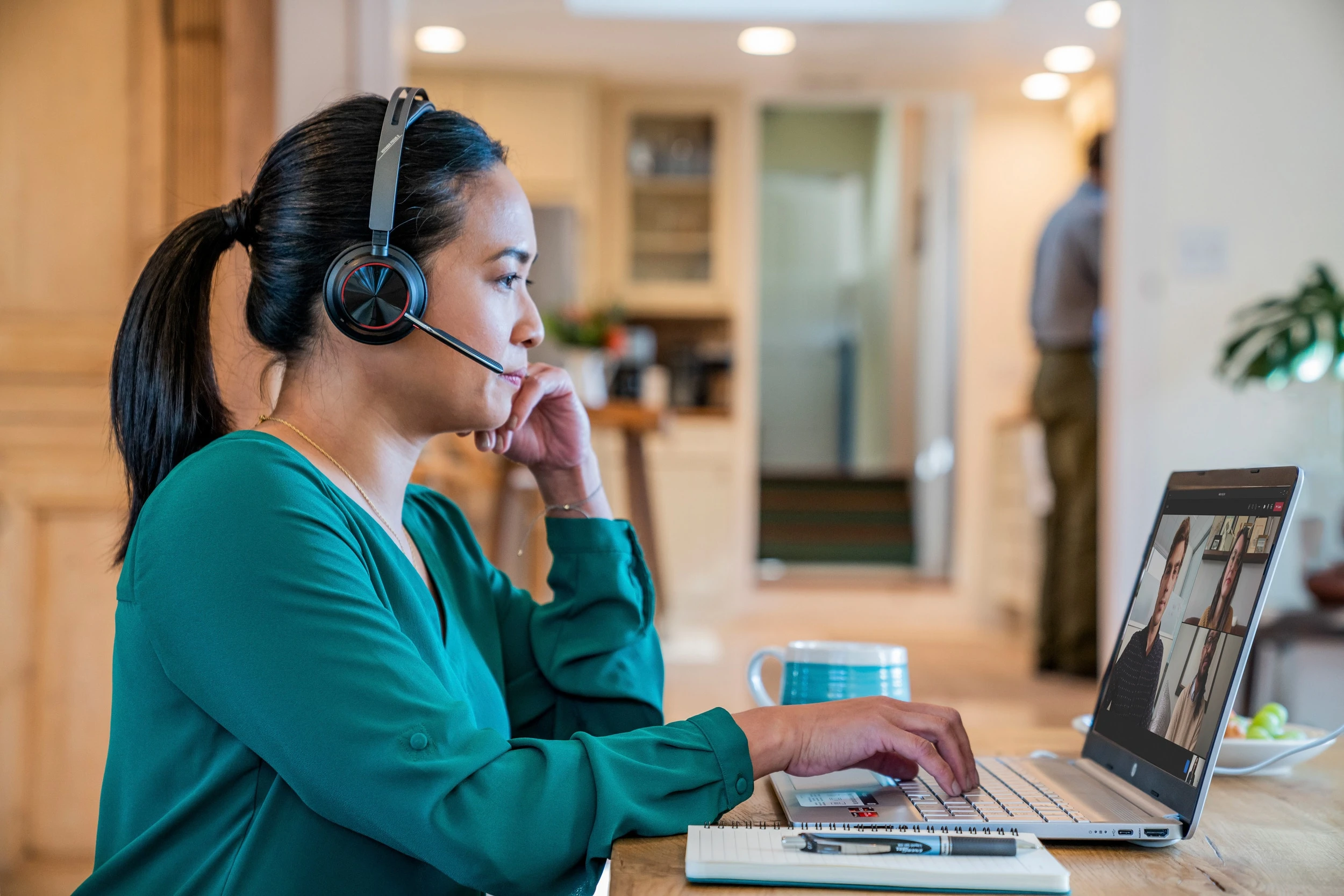 Гарнітура комп'ютерна стерео On-ear Poly Voyager Focus 2, USB-A, Bluetooth, всеспрямований, ANC, Aco - 3