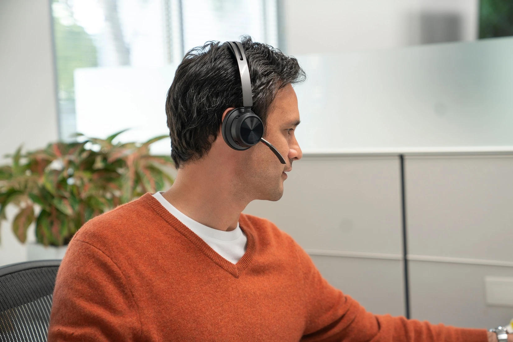 Гарнітура комп'ютерна стерео On-ear Poly Voyager Focus 2, USB-A, Bluetooth, всеспрямований, ANC, Aco - 6
