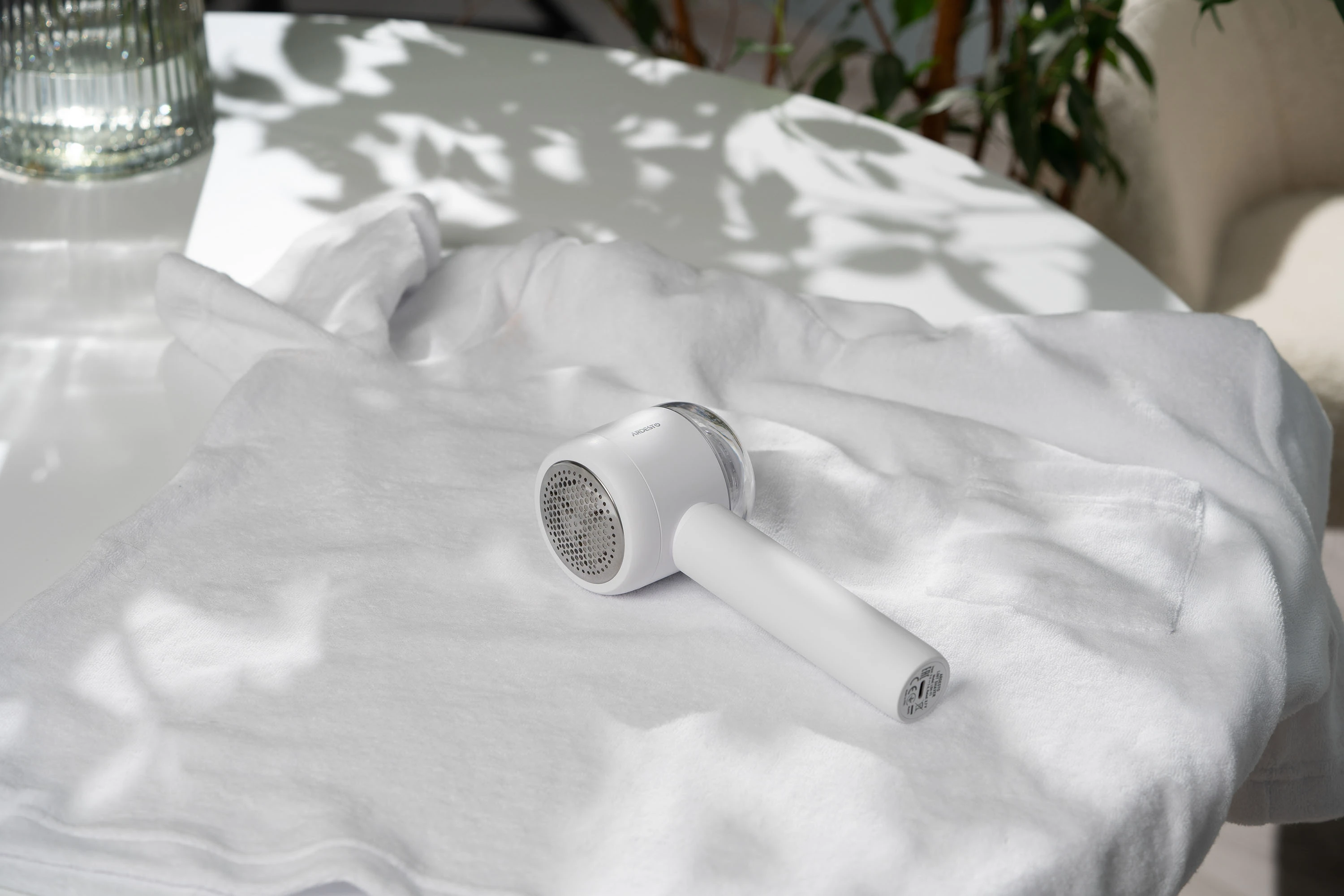 Машинка для видалення катишків Ardesto, 8500 обертів на хв, велика площа лез, 90 хв. роботи на одном - 2