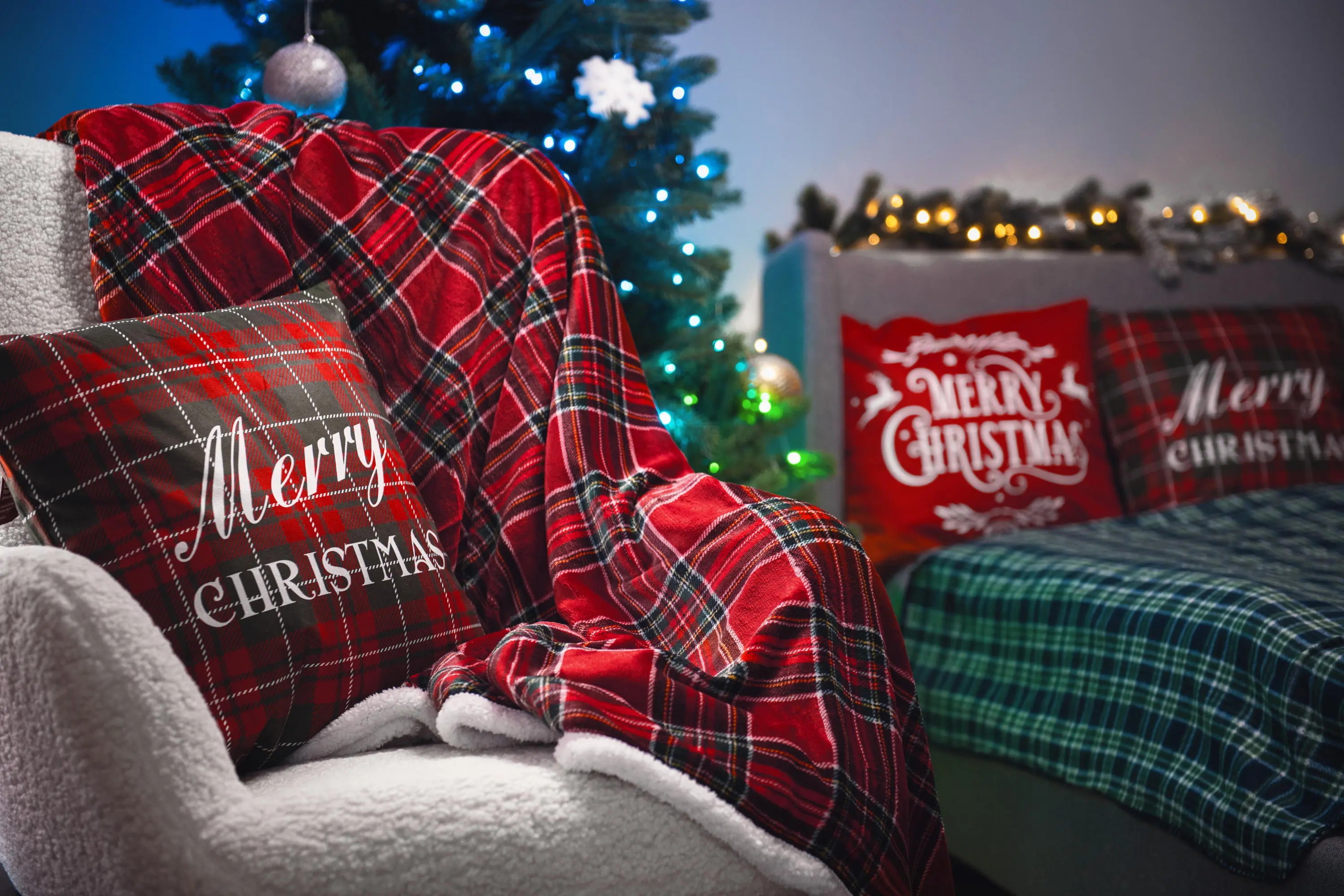 Подушка декор. Ardesto Christmas Happy Holidays 45х45см, 100% поліестер, клітинка зелено-червона - 2