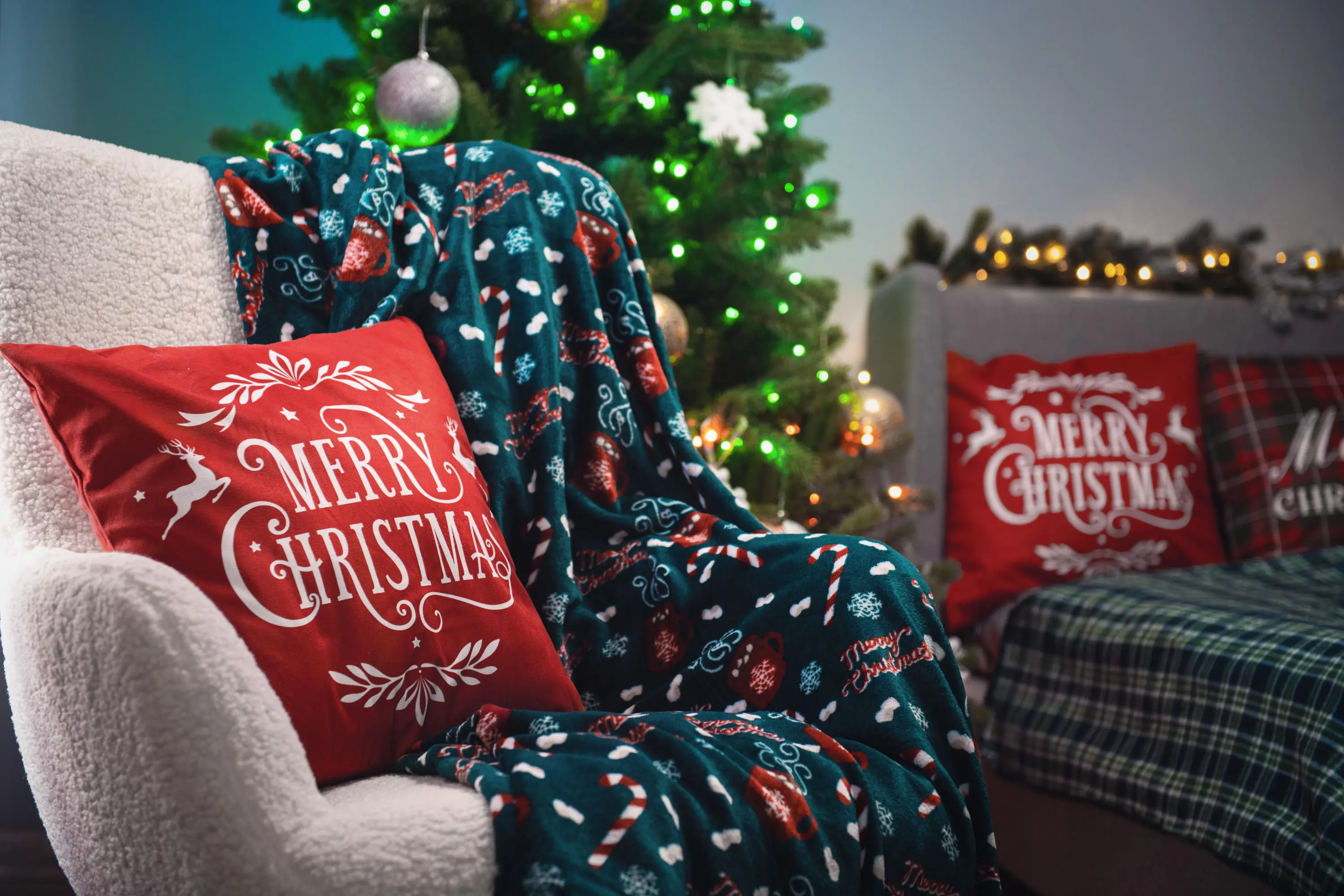 Подушка декор. Ardesto Christmas Happy Holidays 45х45см, 100% поліестер, червоний - 2