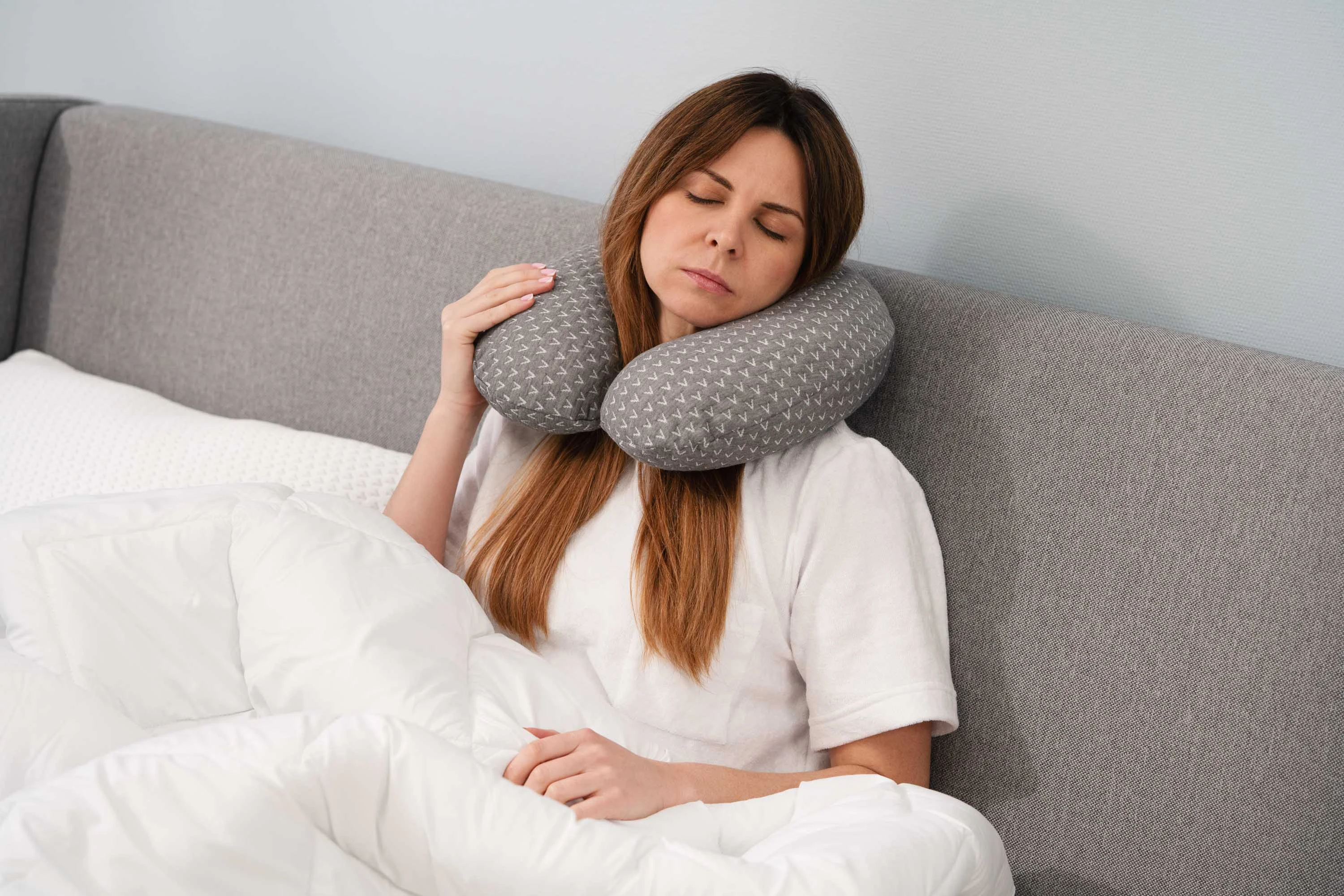 Подушка ортопедична Ardesto Sleepwell Travel, 34х29х10см, для шиї, піна меморі, сірий - 2