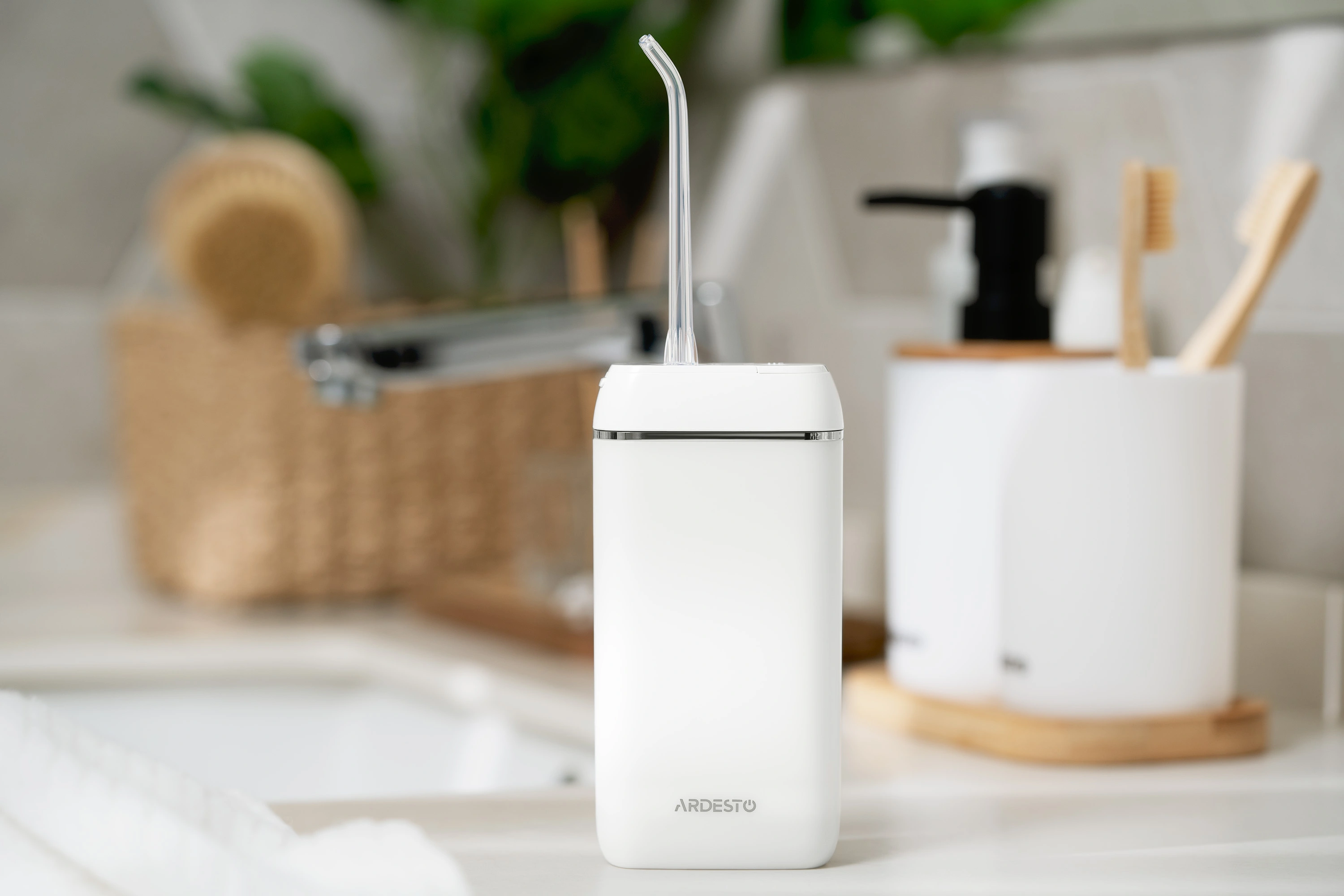 Іригатор Ardesto портативний, чаша 140 мл, акумулятор в комплекті, білий - 2