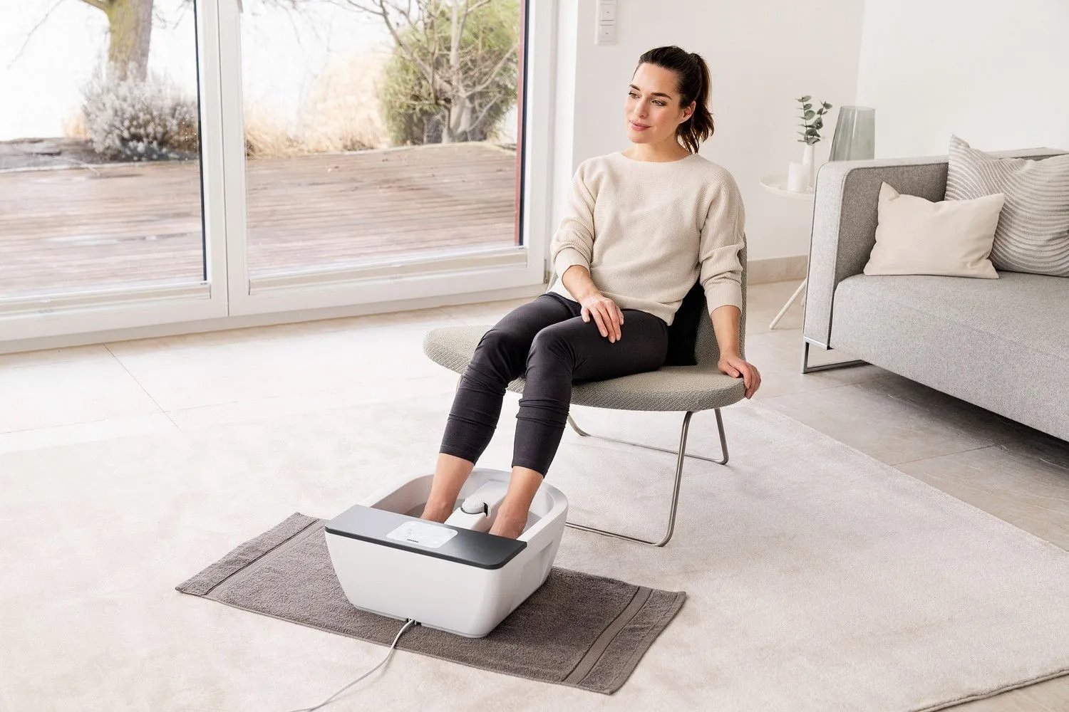 Масажна ванночка Beurer для ніг, від мережі, 3 насадки, підтрим. температури води, сенс. керув., біл - 2