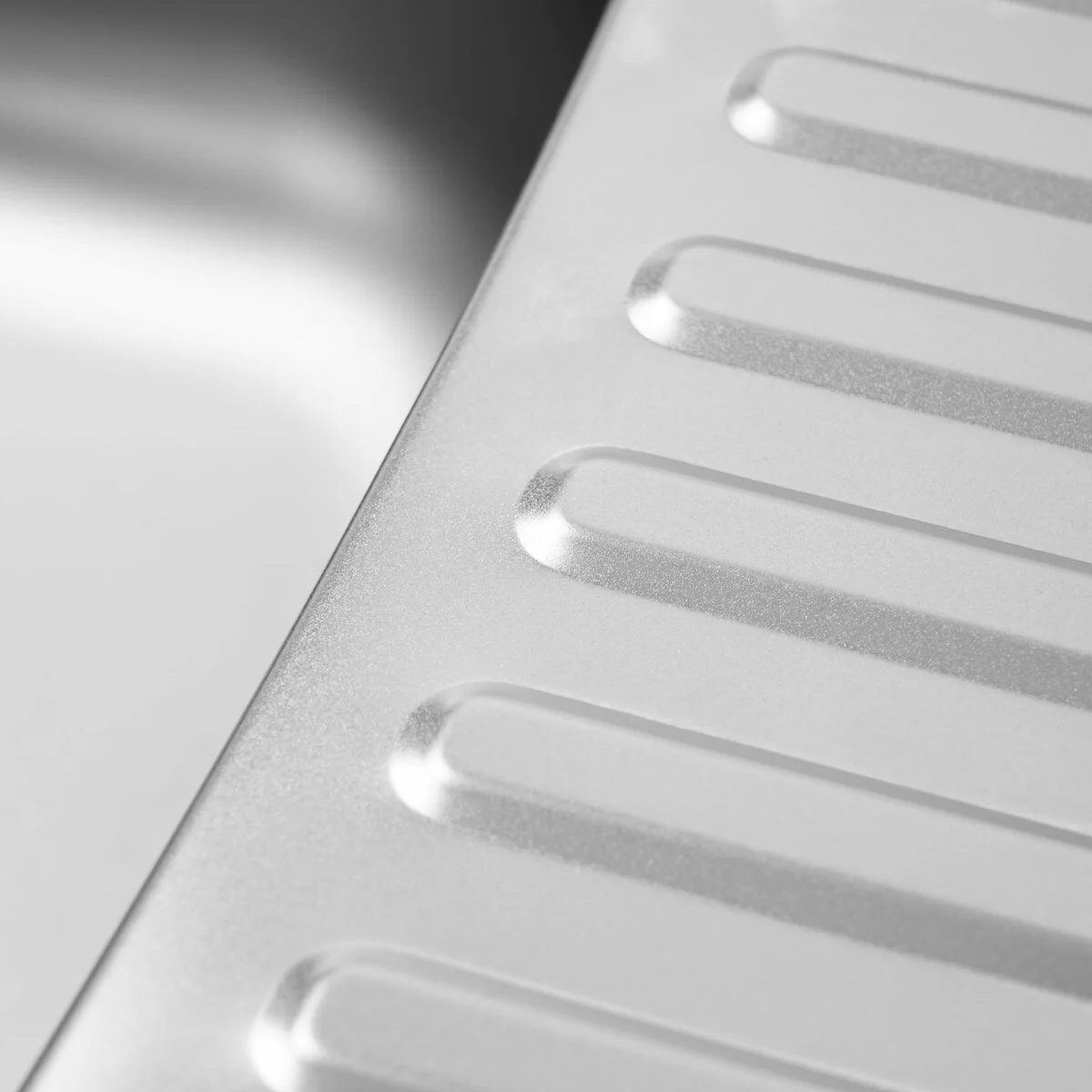 Кухонна мийка з нержавіючої сталі Valeso 7050 САТИН (0,8/180 мм) - 4