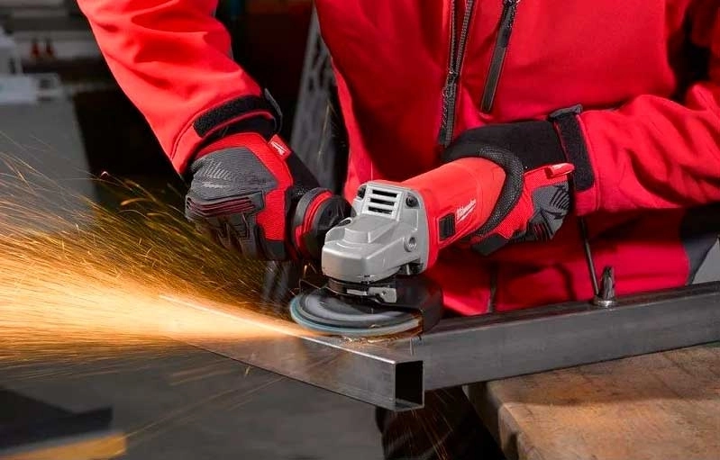 Шліфмашина кутова Milwaukee AGV 10-125 EK 125мм 1000Вт 11000об/хв 2.2кг - 2