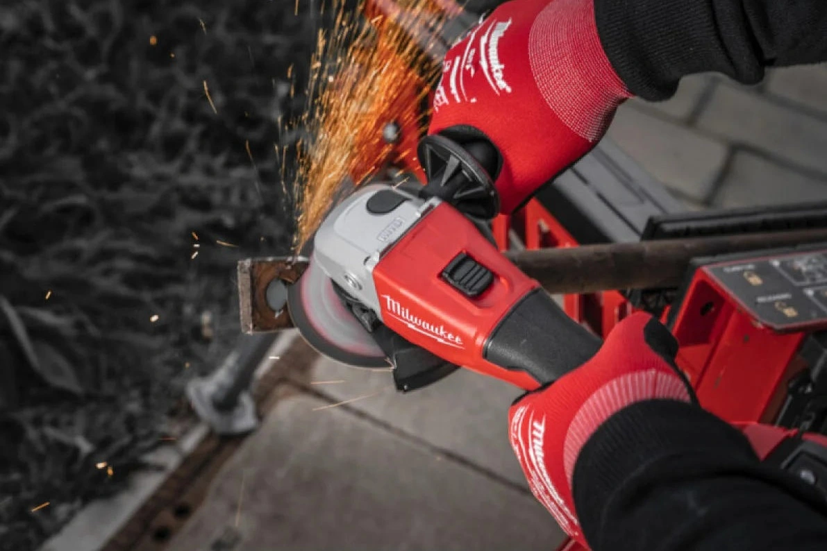 Шліфмашина кутова акумуляторна Milwaukee M18 BLSAG125X-402X 125мм 18В 2x4А·год ЗП М12-18С 11000об/хв - 2