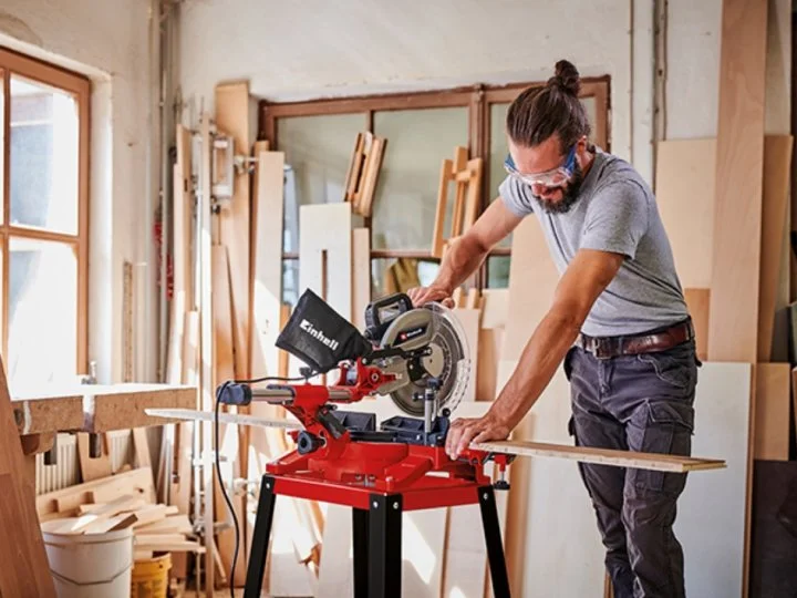 Пила торцювальна Einhell TC-SM 2531/2 U з протяжкою 1900Вт диск 254мм довжина різу 310мм 17.76кг - 2