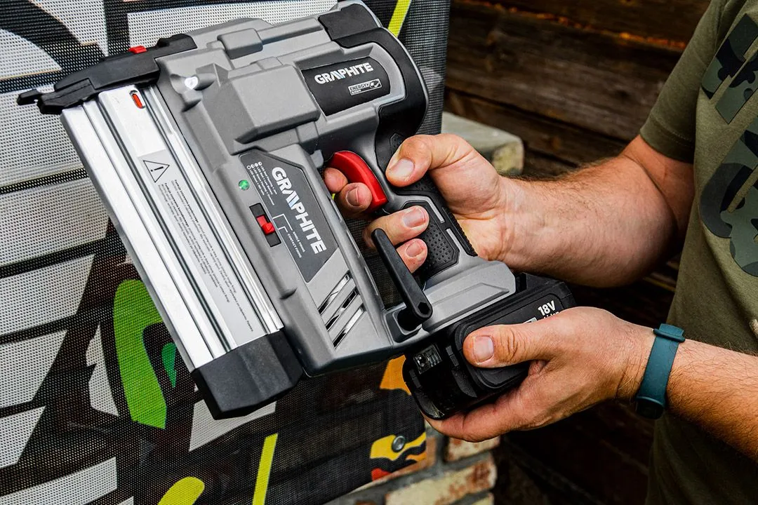 Цвяхозабивач акумуляторний GRAPHITE Energy+ 18В цвяхи до 50мм скоби до 40мм 2.64кг без АКБ та ЗП - 2