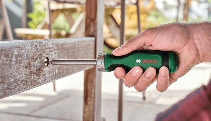 Викрутка Bosch з тріскачкою, 12 насадок, руків'я PC+ABS+TPR , 207мм, сталь CrV - 5