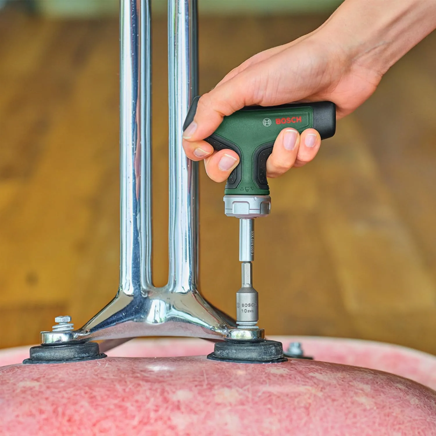 Викрутка Bosch з тріскачкою, Т-подібне руків'я, 20 насадок, 109мм, кейс, сталь CrV - 5