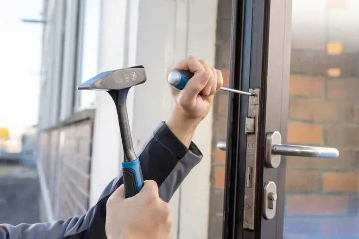Молоток слюсарний Bosch Professional 900г руків'я резина - 2