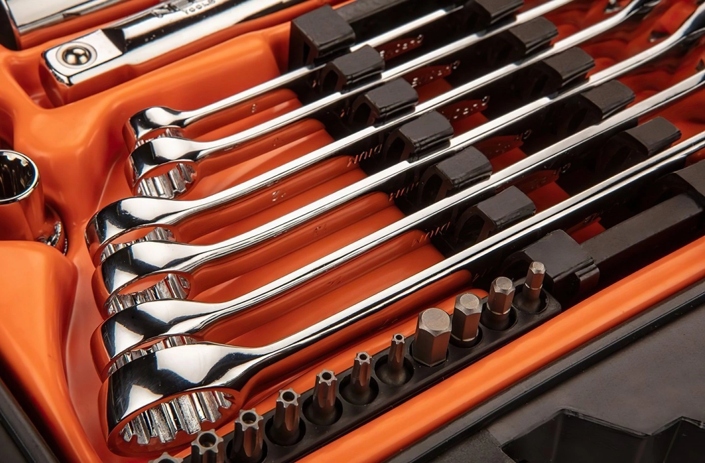 Набір інструментів Neo Tools, 1/2", 1/4", 71шт, CrV - 5