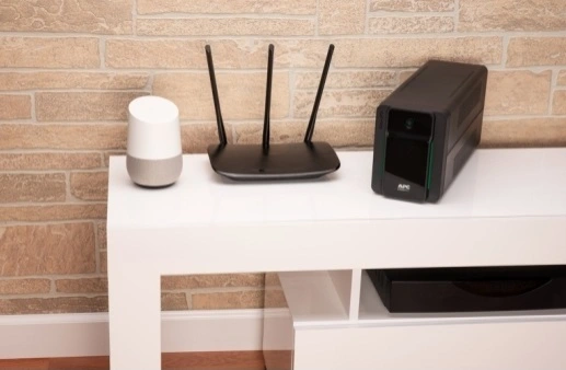 Джерело безперебійного живлення APC Easy UPS 900VA/480W, 4xC13 - 2