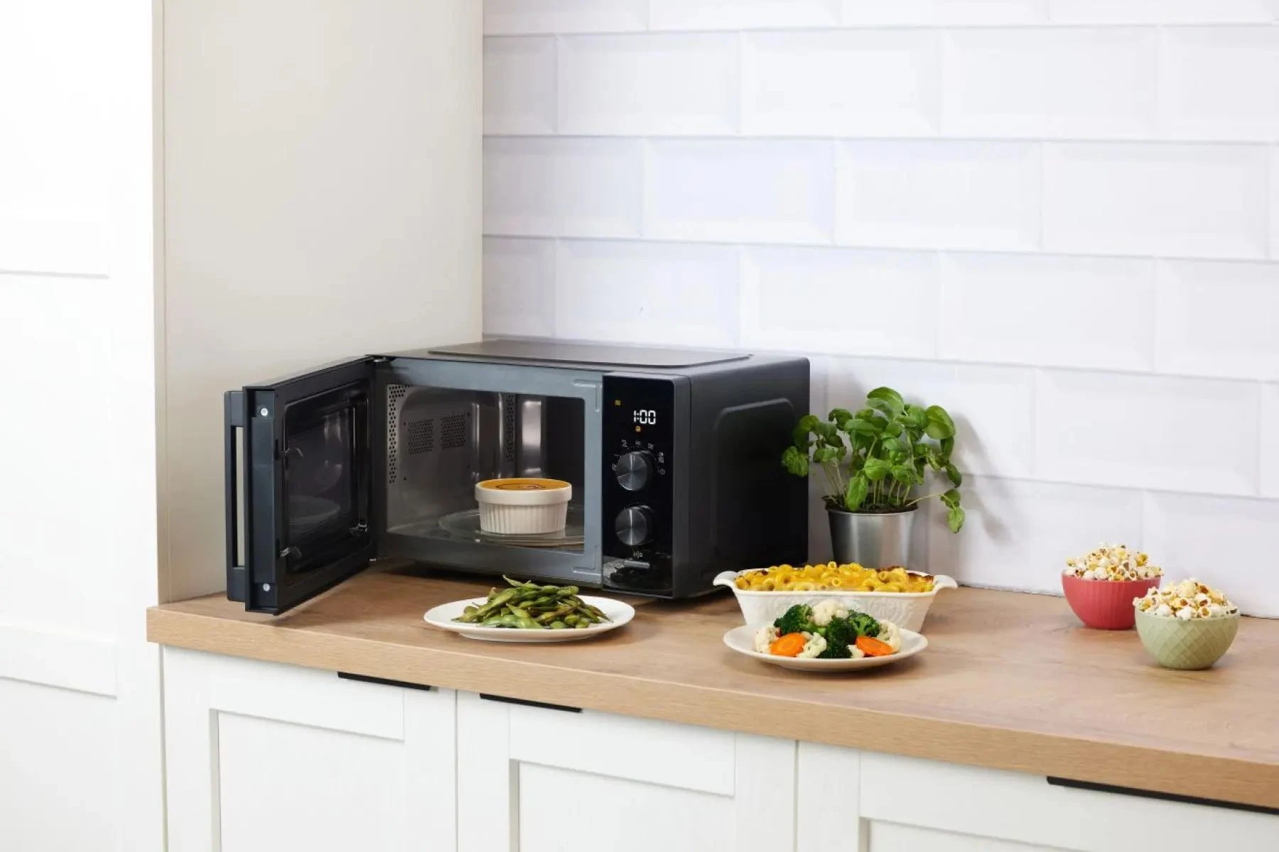 Мікрохвильова піч Gorenje, 20л, електр. керув., 800Вт, дисплей, 20 програм, інвертор, чорний - 2