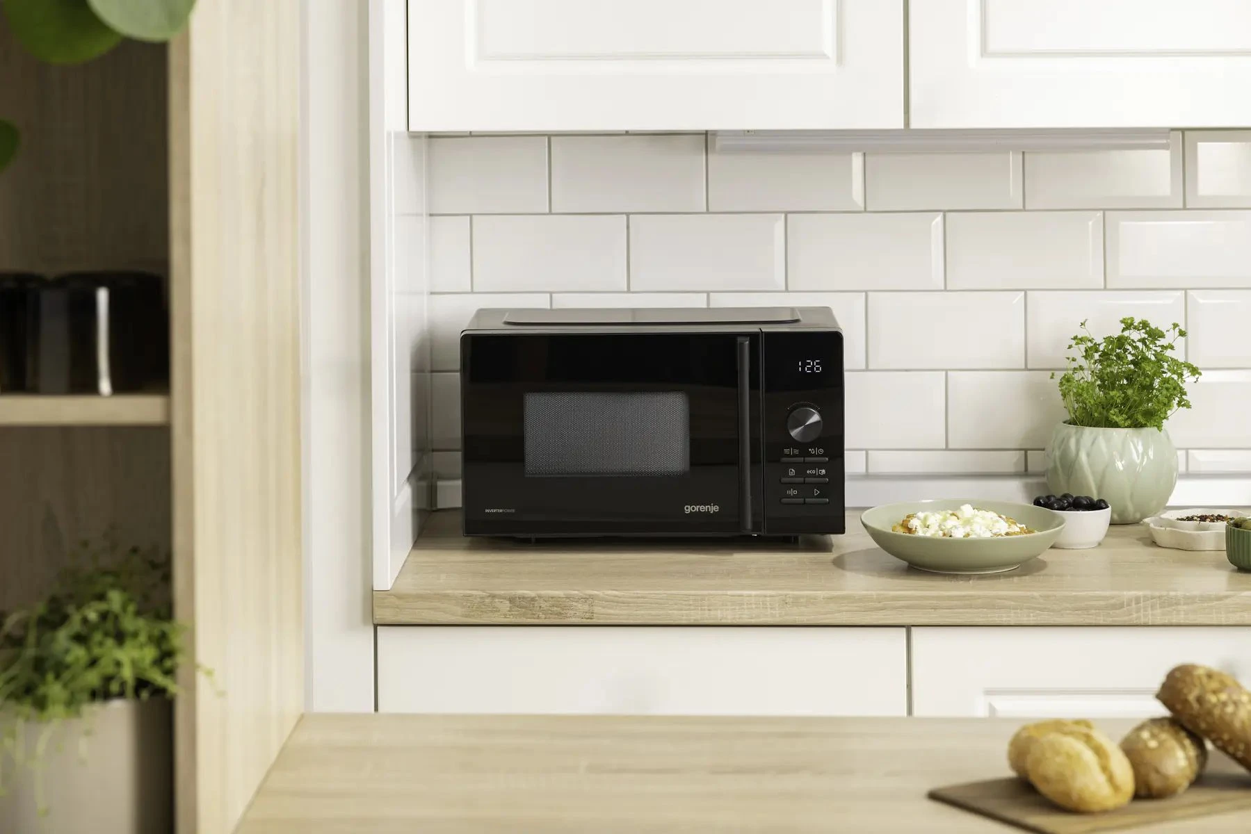 Мікрохвильова піч Gorenje, 20л, електр. керув., 800Вт, гриль, дисплей, 20 програм, інвертор, чорний - 2