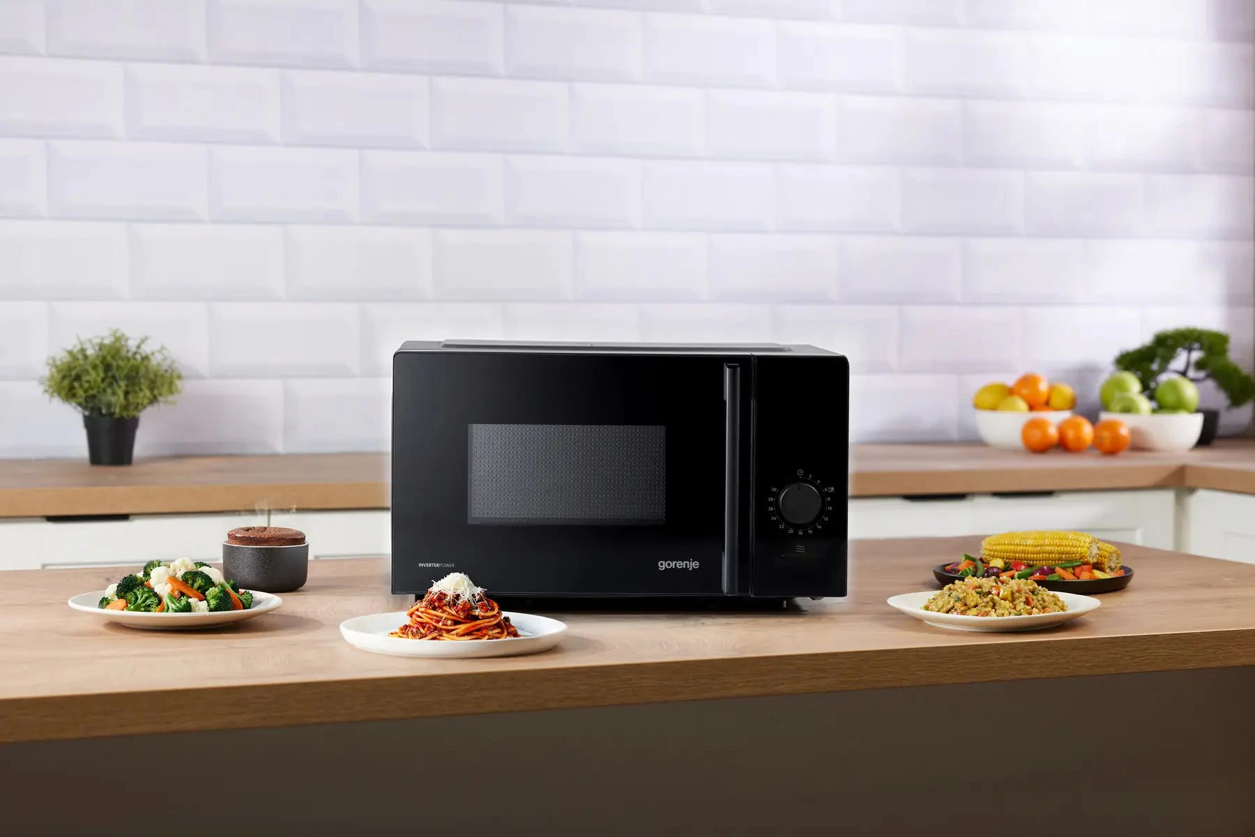 Мікрохвильова піч Gorenje, 20л, мех. керув., 700Вт, гриль, інвертор, чорний - 2