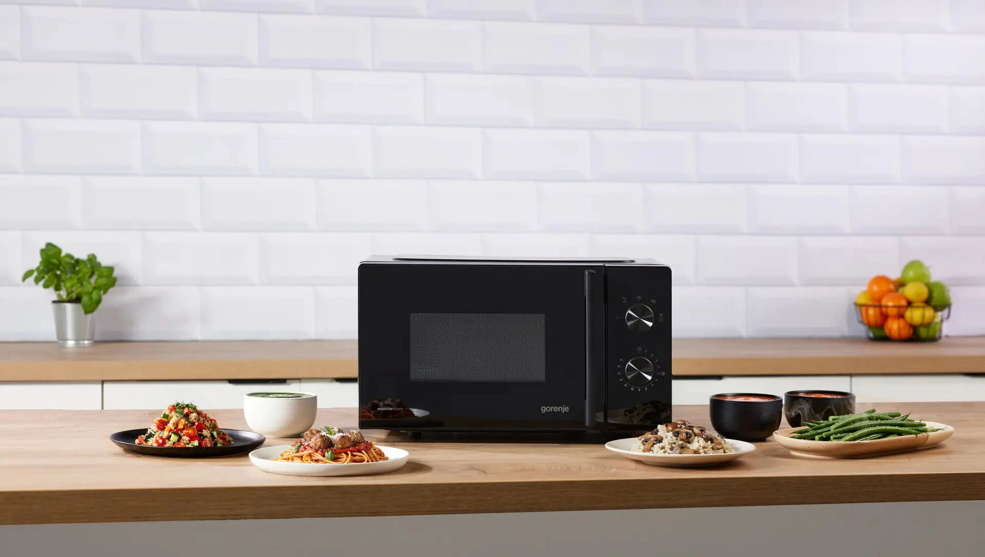 Мікрохвильова піч Gorenje, 20л, мех. керув., 700Вт, гриль, інвертор, чорний - 2