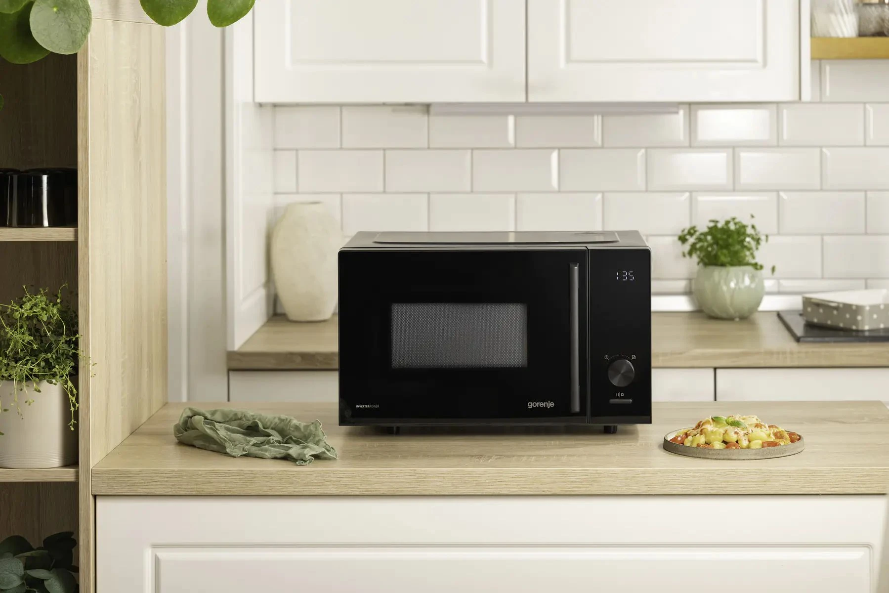 Мікрохвильова піч Gorenje, 23л, електр. керув., 800Вт, гриль, дисплей, 20 програм, інвертор, чорний - 2