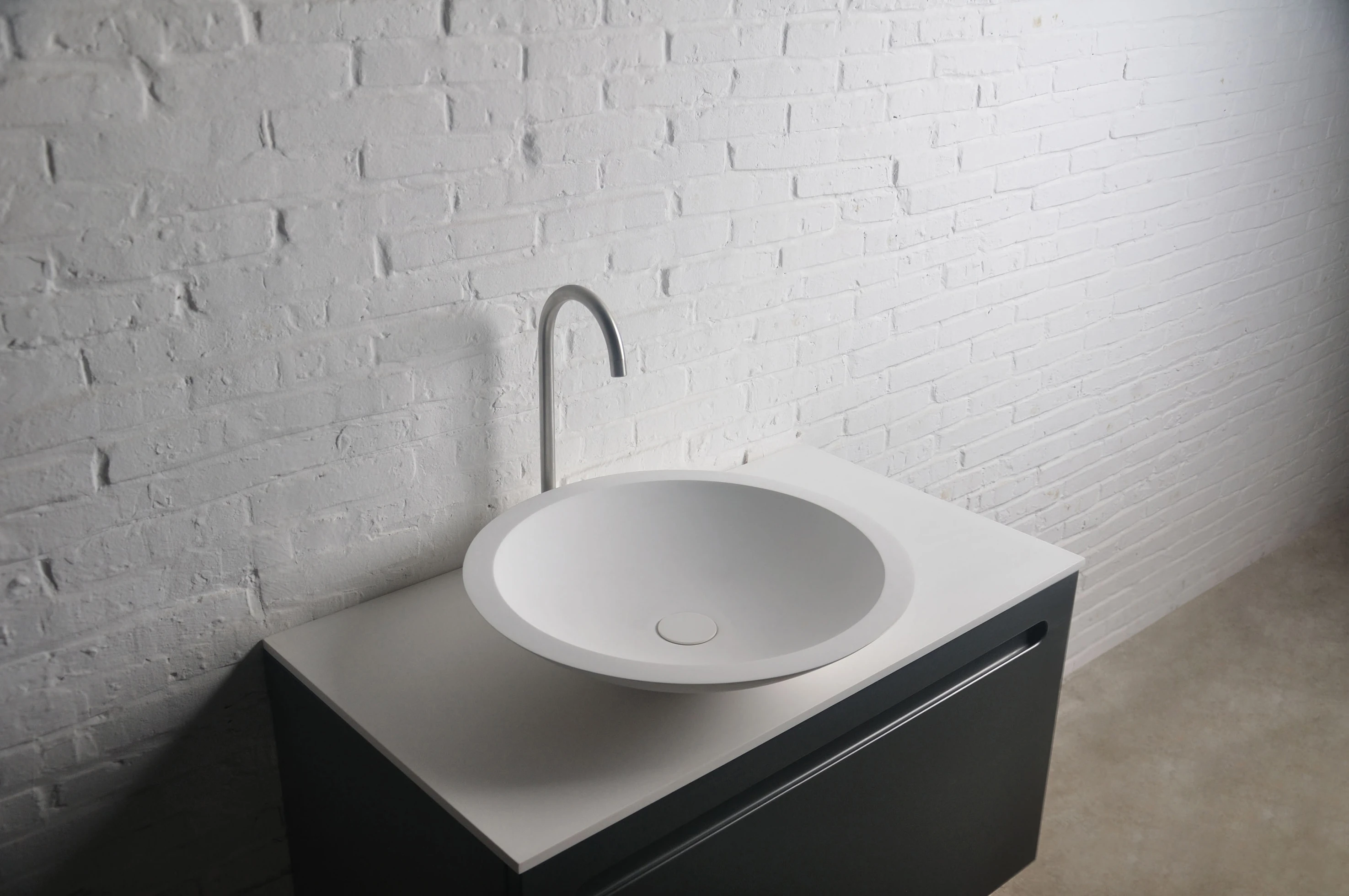 Умывальник 51,5*10,5см накладной из искусственного камня круглый Solid surface