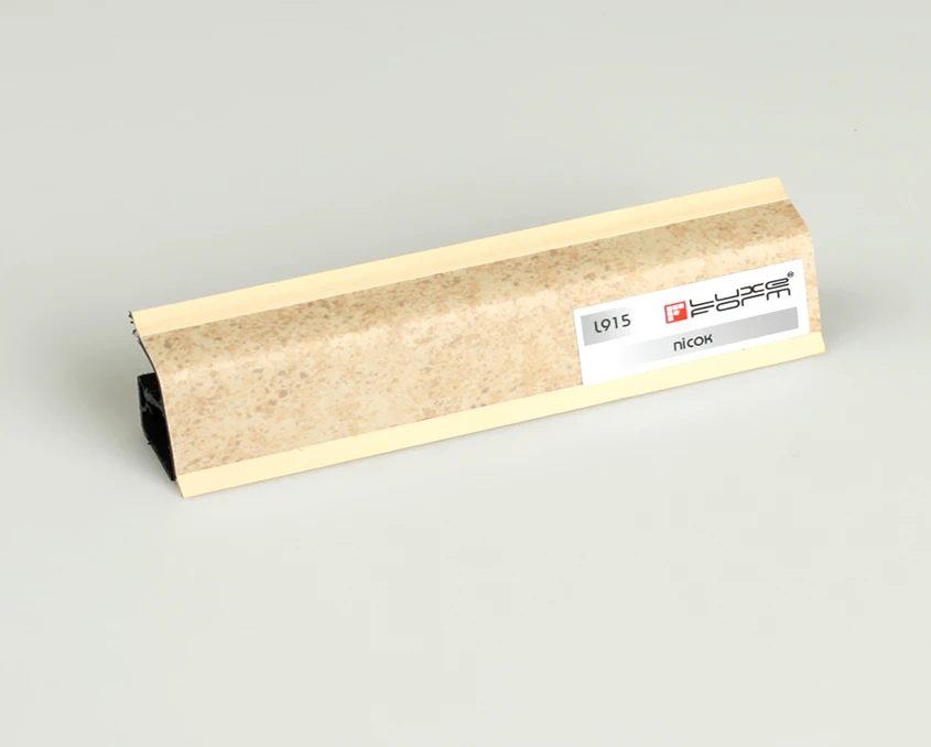 Плинтус кухонный LuxeForm 118 4200 мм L915 Песок 92107