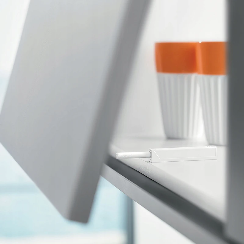 Адаптер Blum для длинного выталкивателя TIP-ON 956A1201 SW Белый шелк - 2