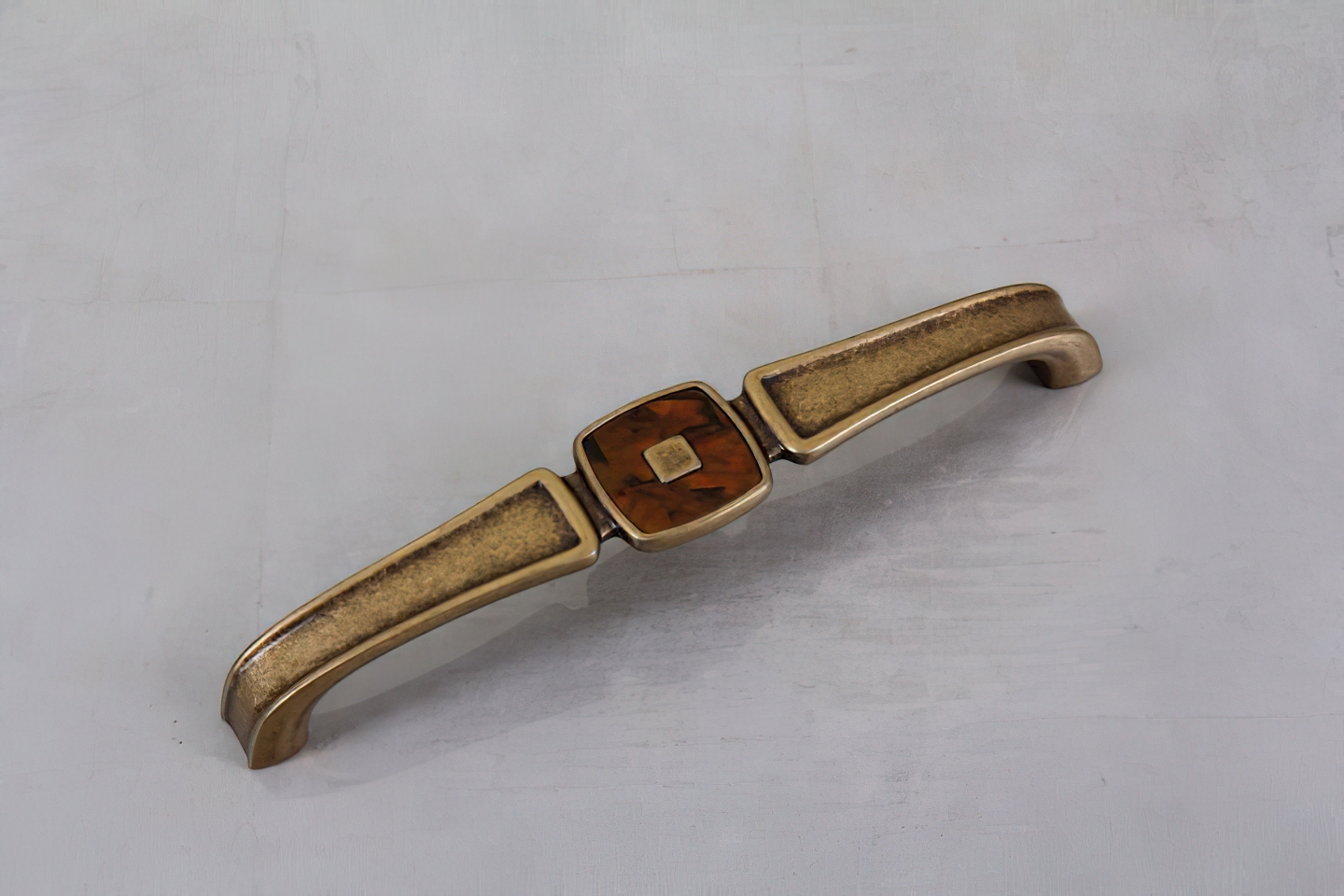 Мебельная ручка Giusti РГ 510 Старое золото с темным перламутром